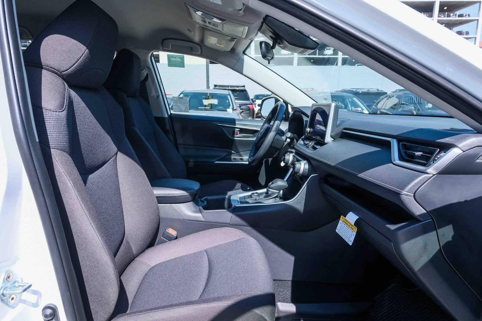 Thumbnail: 2025 Toyota RAV4 - 18