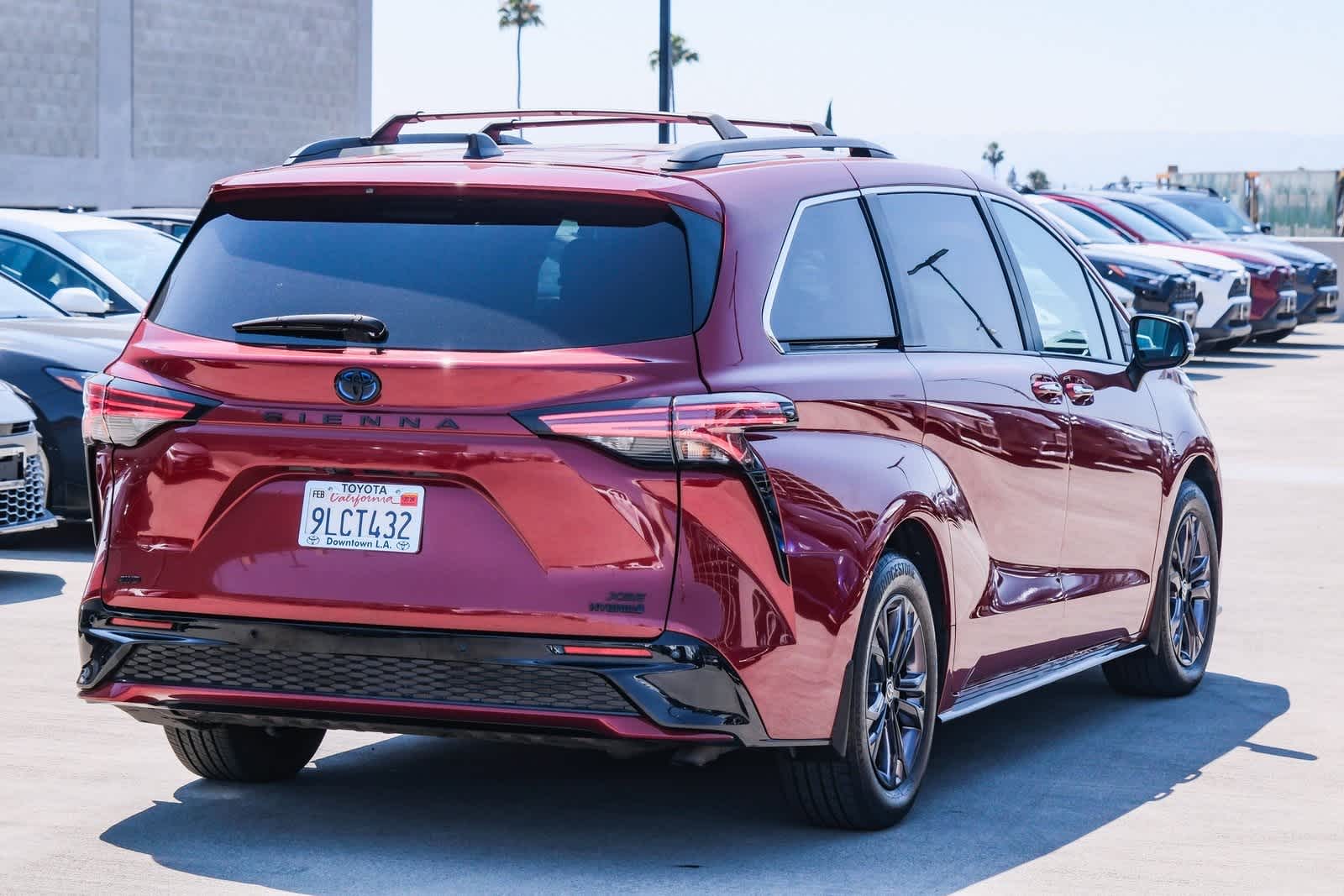 Thumbnail: 2024 Toyota Sienna - 4