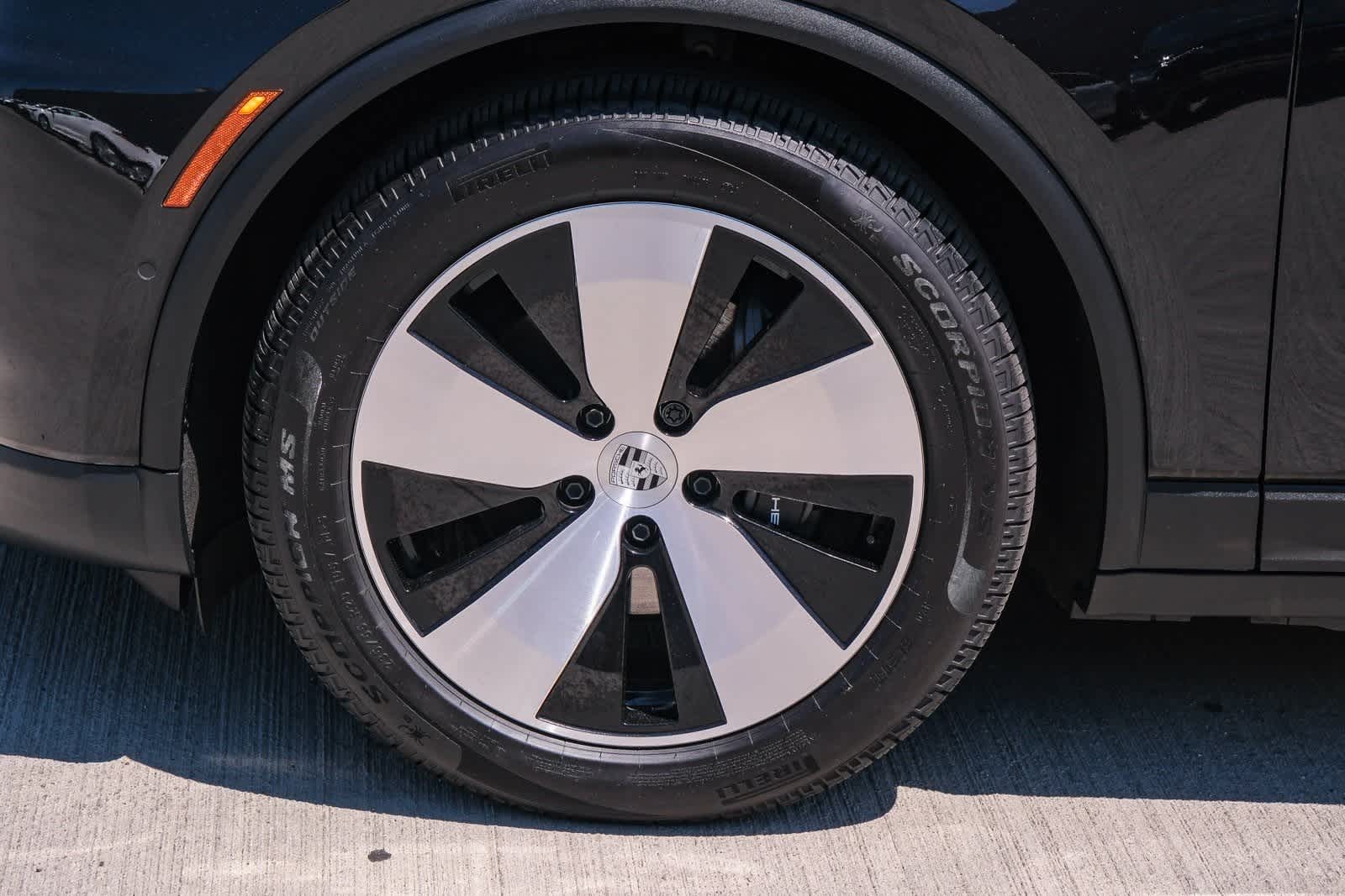 Thumbnail: 2024 Porsche Macan - 10