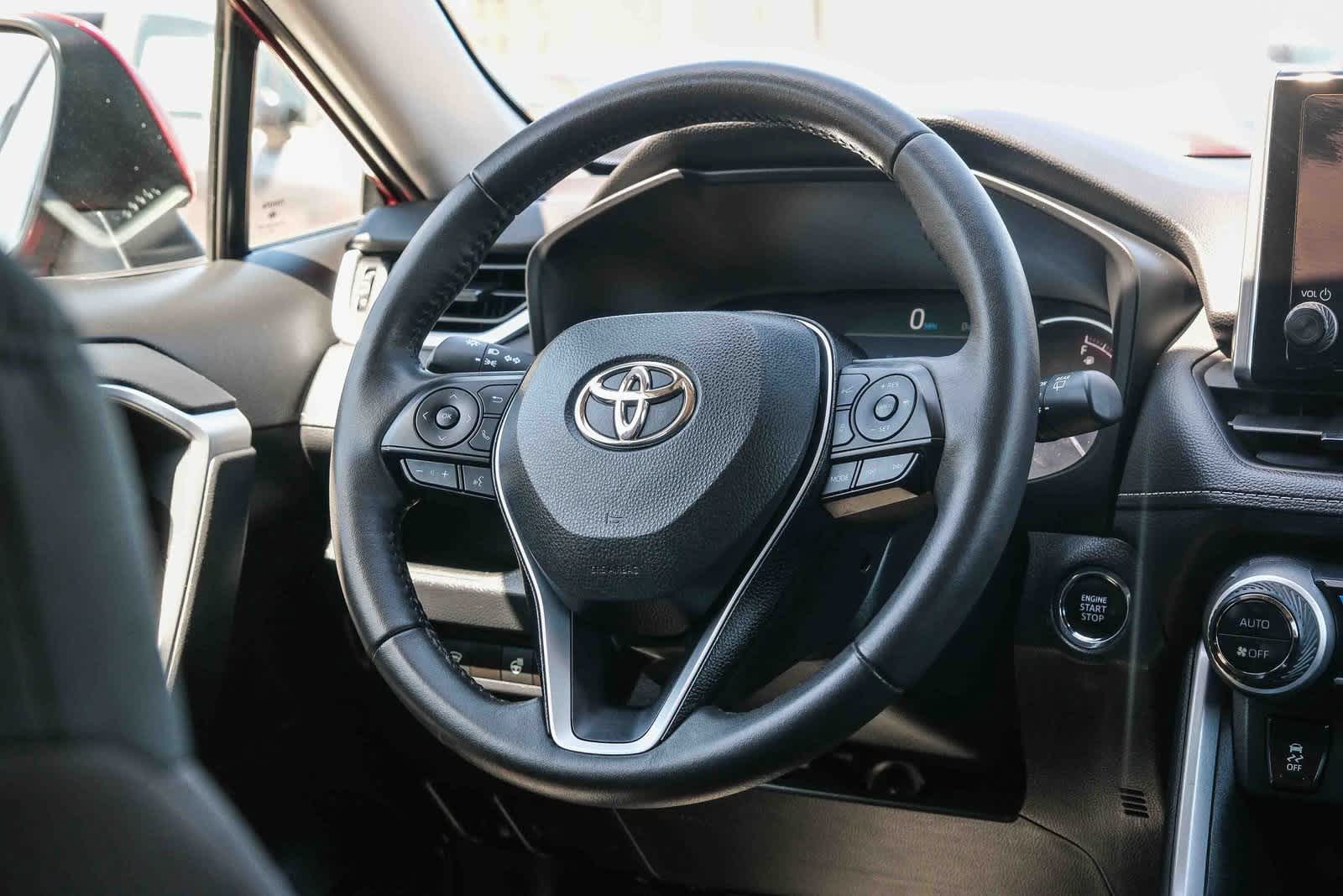 Thumbnail: 2023 Toyota RAV4 - 17
