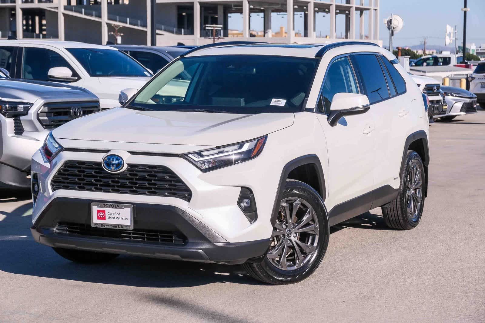 Thumbnail: 2022 Toyota RAV4 - 1