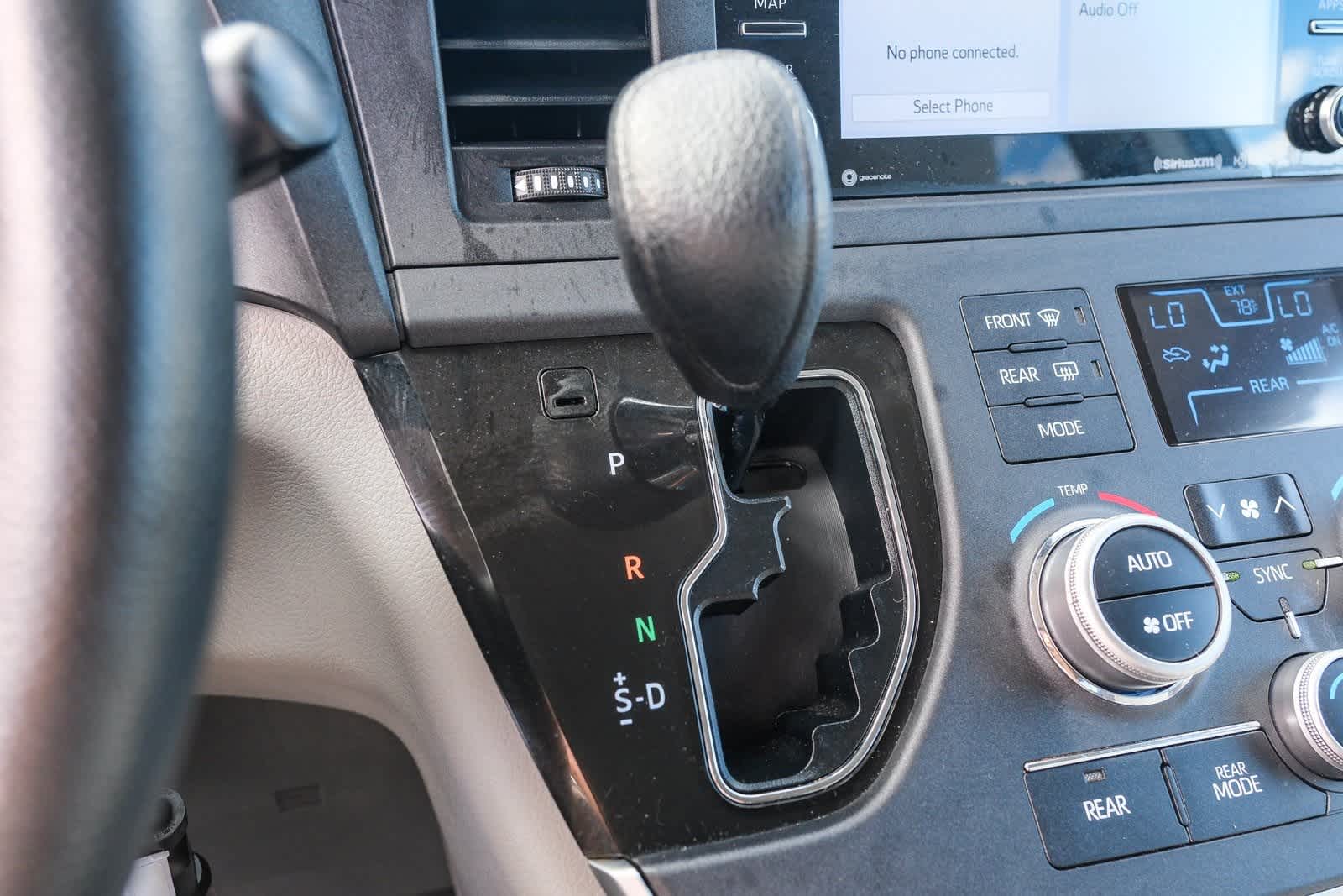 Thumbnail: 2020 Toyota Sienna - 22
