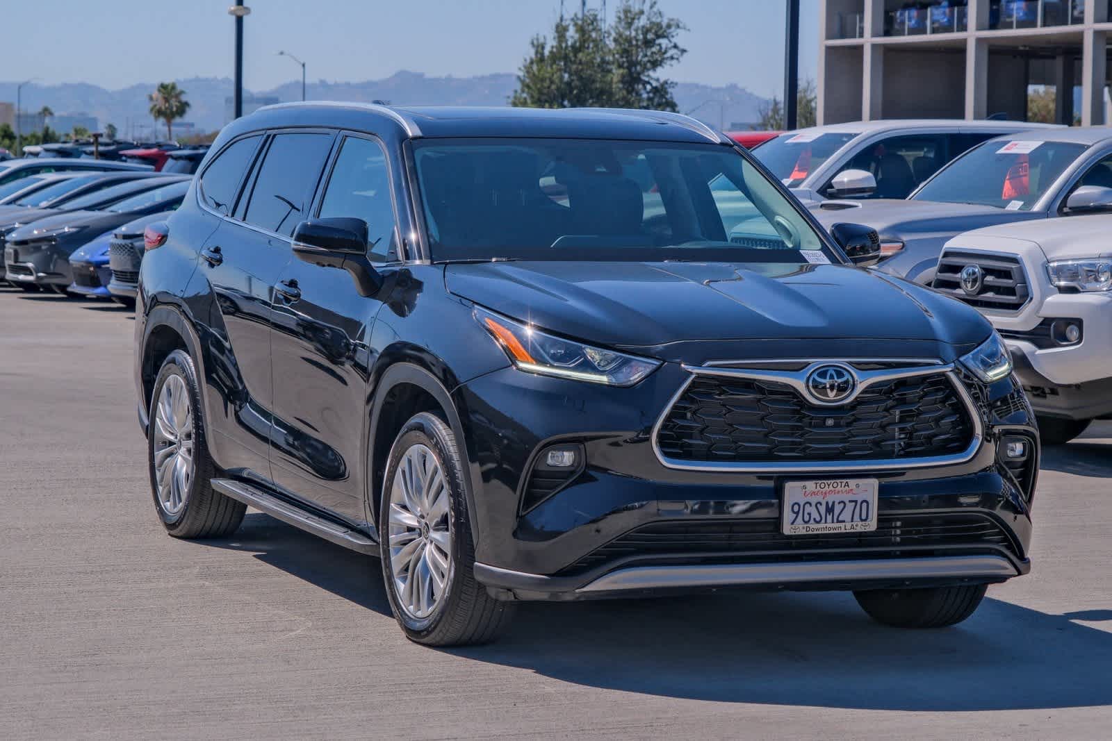 Thumbnail: 2023 Toyota Highlander - 3