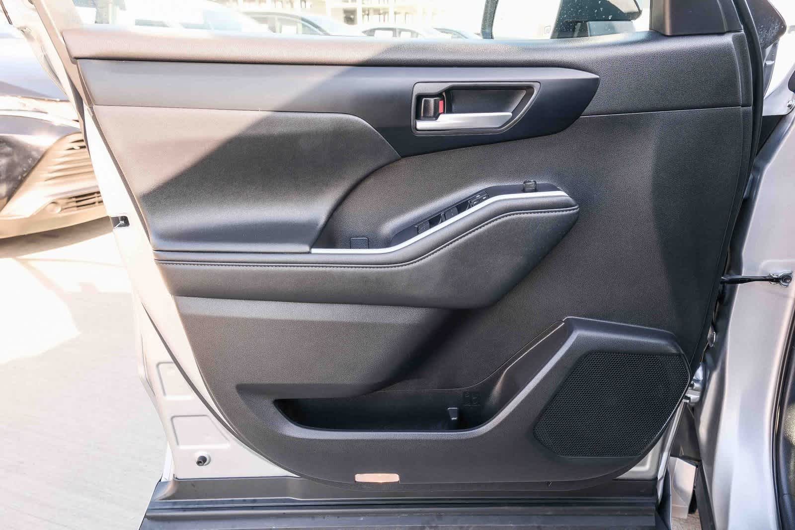 Thumbnail: 2025 Toyota Highlander - 22