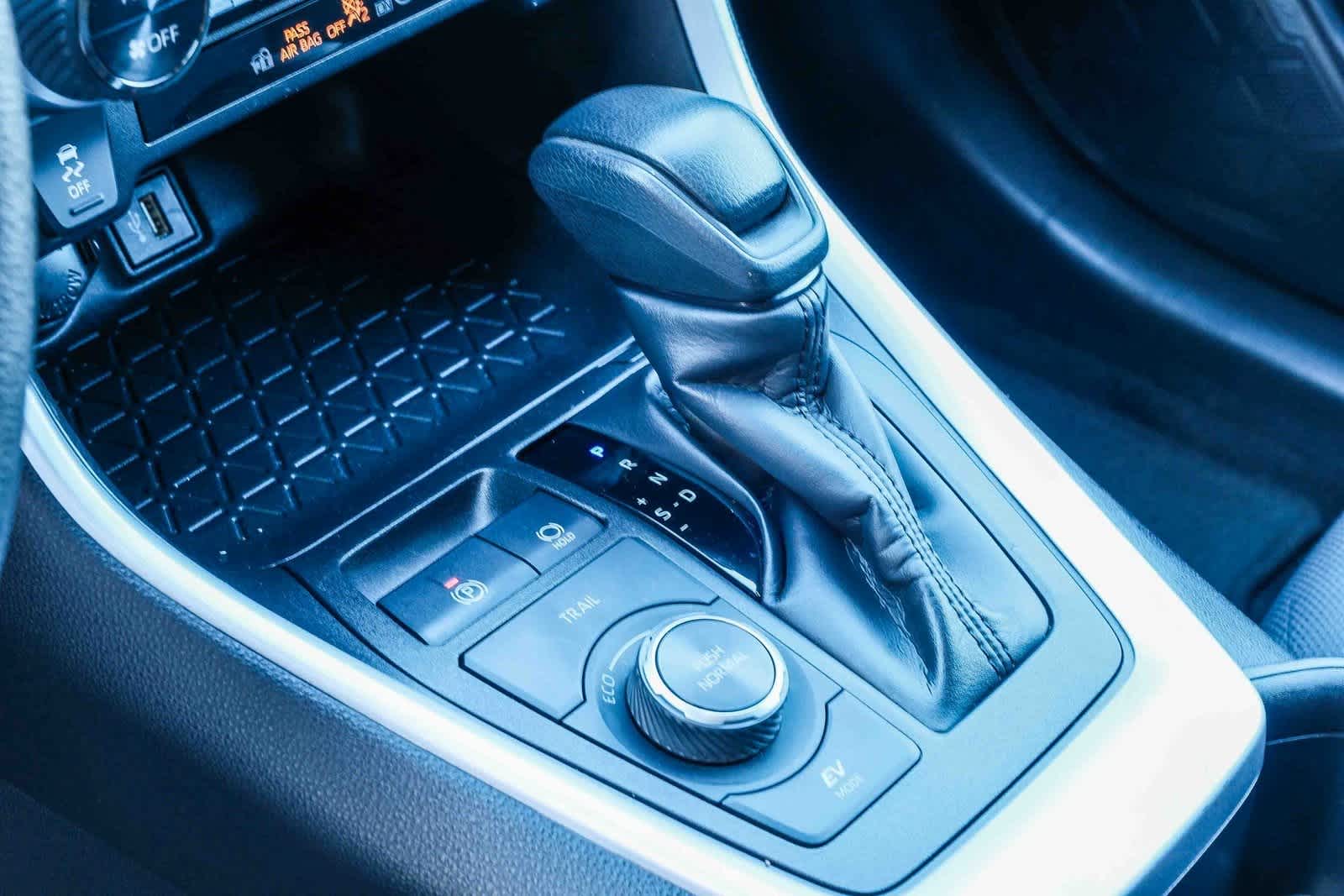 Thumbnail: 2024 Toyota RAV4 - 21