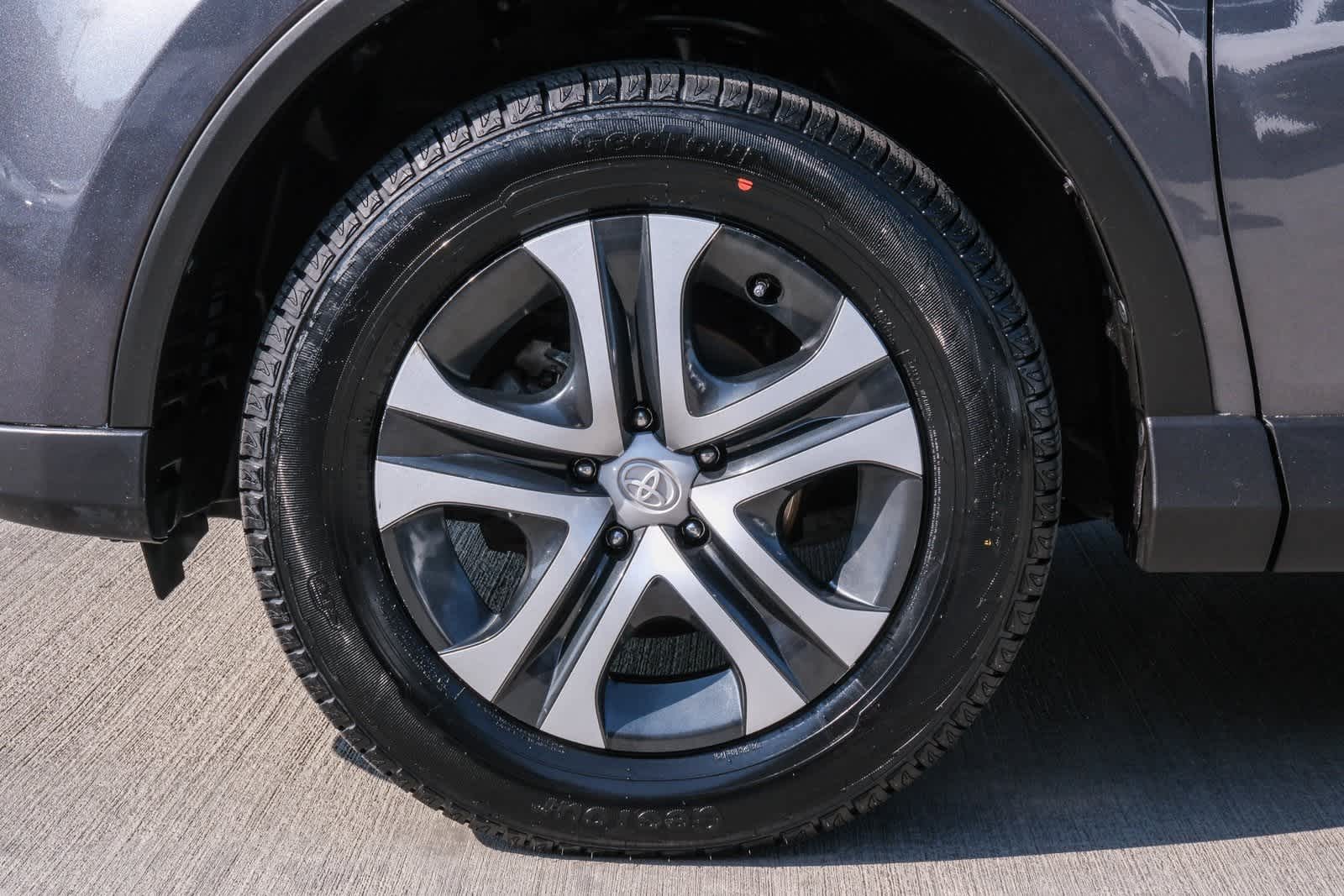 Thumbnail: 2018 Toyota RAV4 - 8