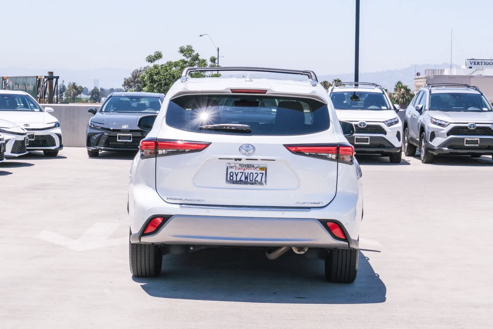 Thumbnail: 2022 Toyota Highlander - 6