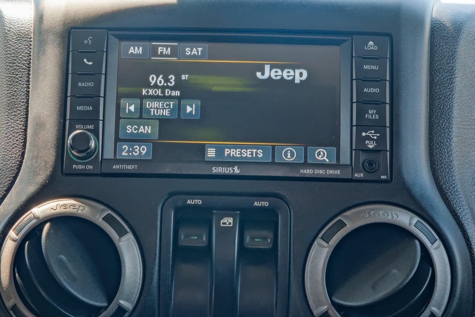Thumbnail: 2015 Jeep Wrangler - 15