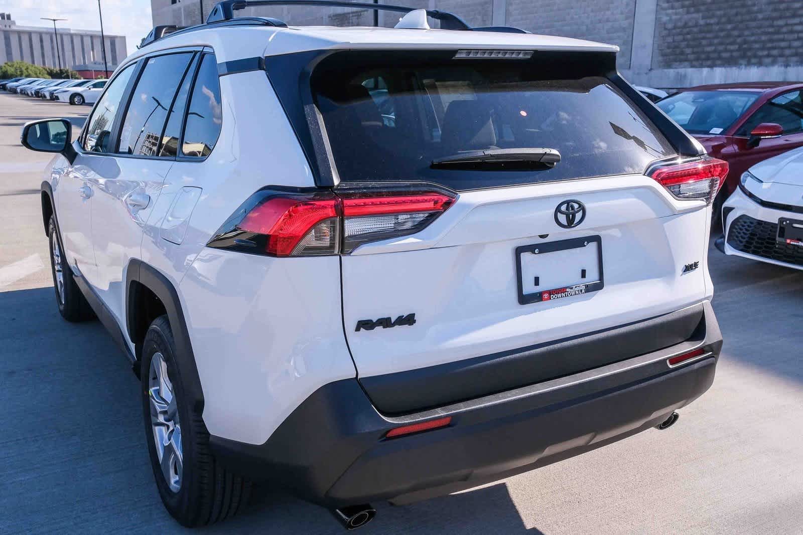 Thumbnail: 2025 Toyota RAV4 - 8