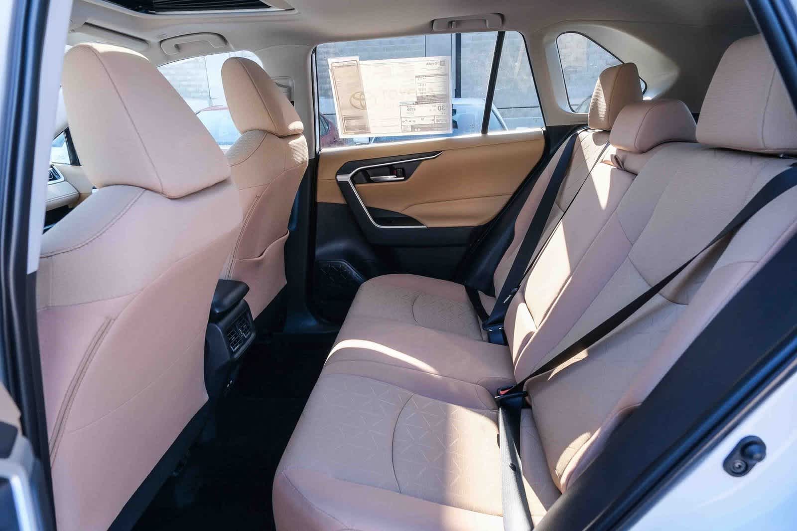 Thumbnail: 2025 Toyota RAV4 - 18