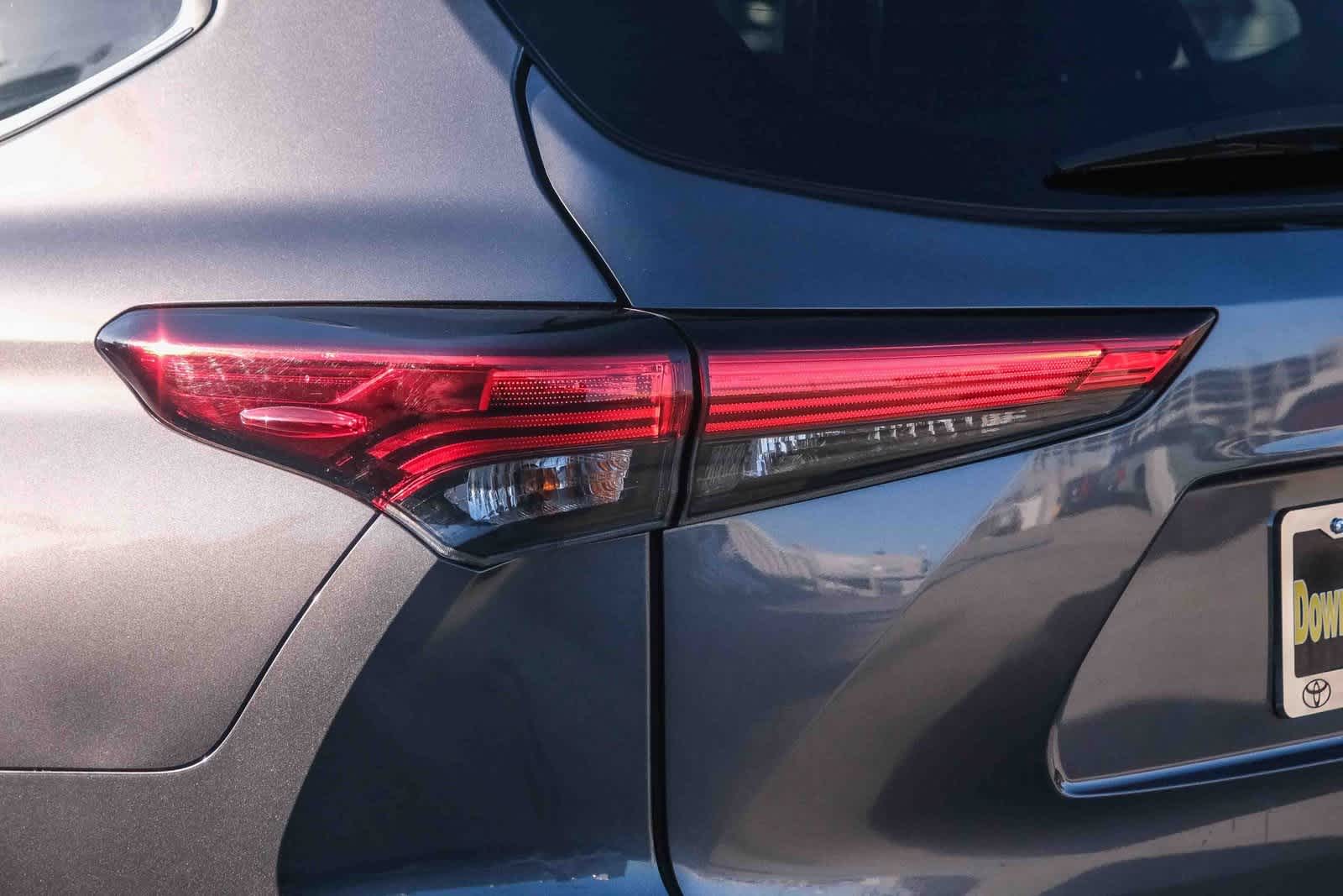 Thumbnail: 2022 Toyota Highlander - 7