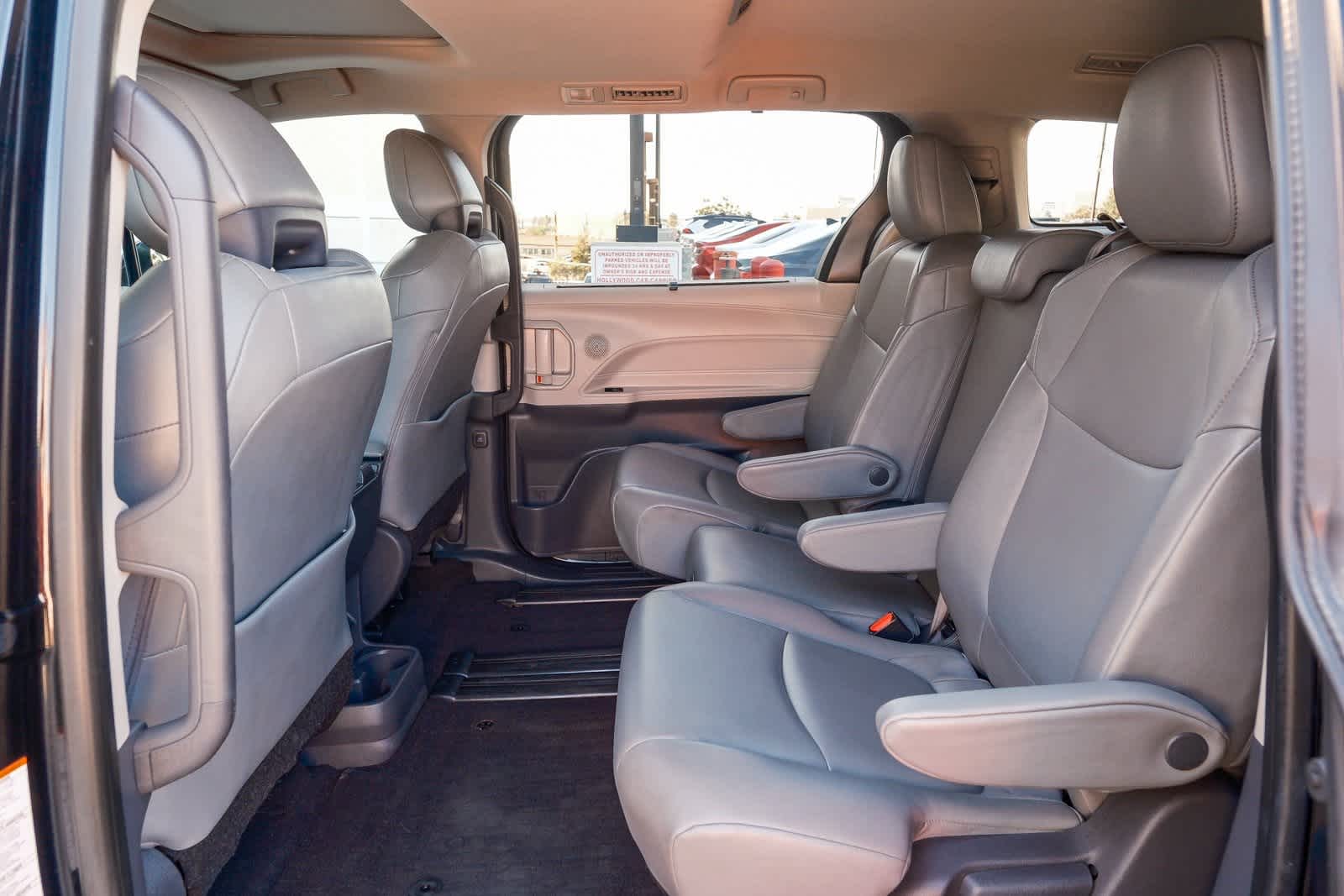 Thumbnail: 2021 Toyota Sienna - 18