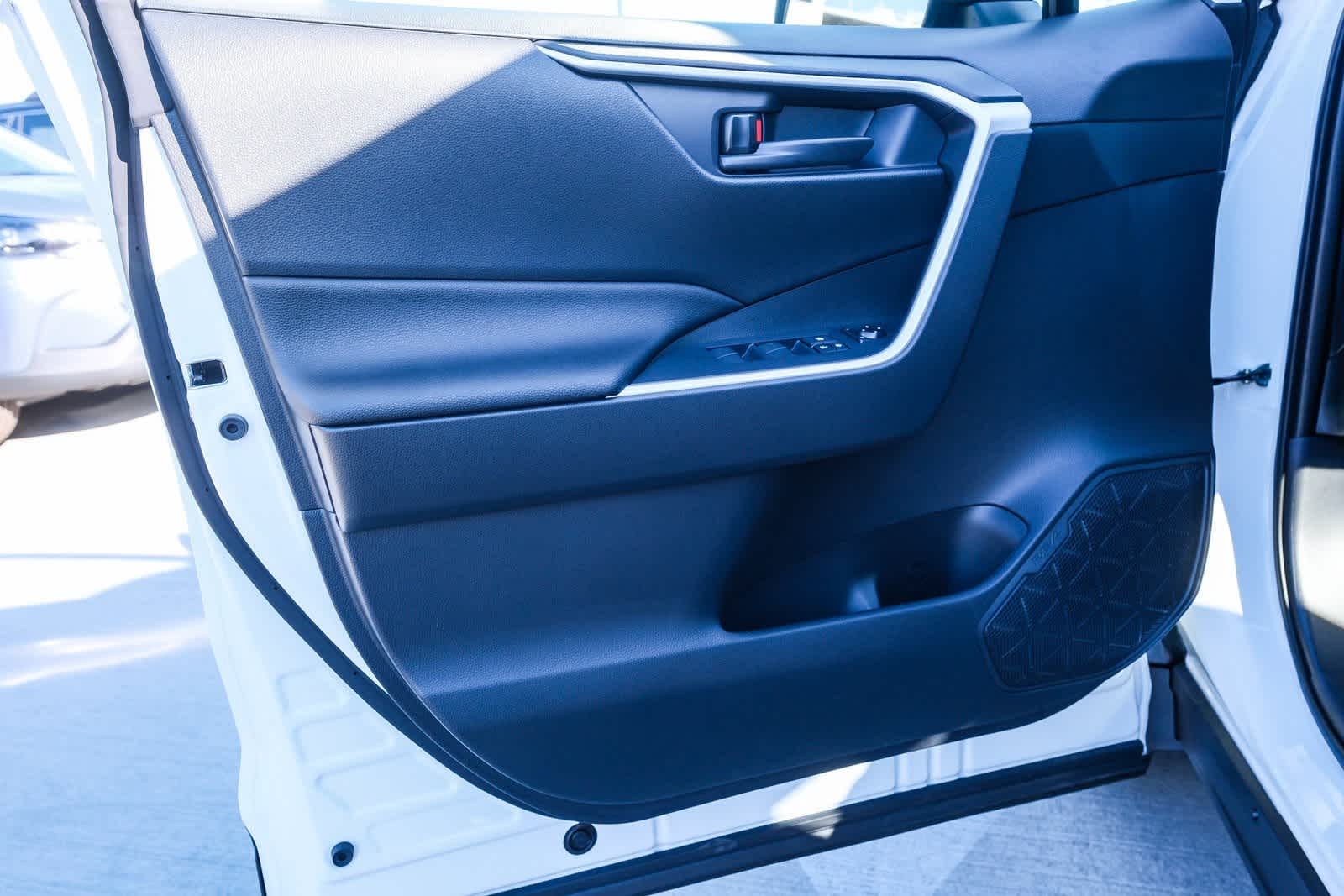 Thumbnail: 2025 Toyota RAV4 - 23