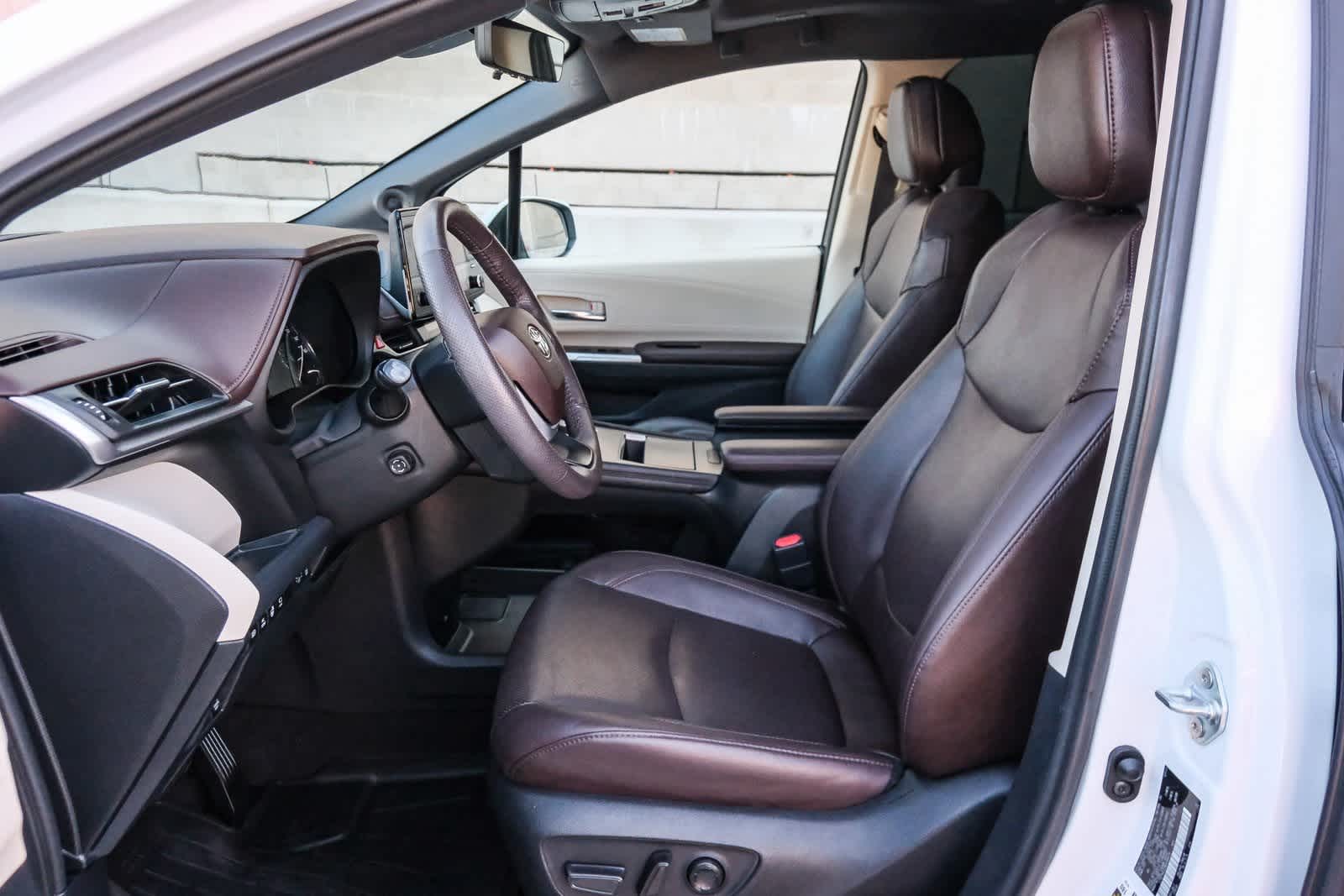 Thumbnail: 2022 Toyota Sienna - 22