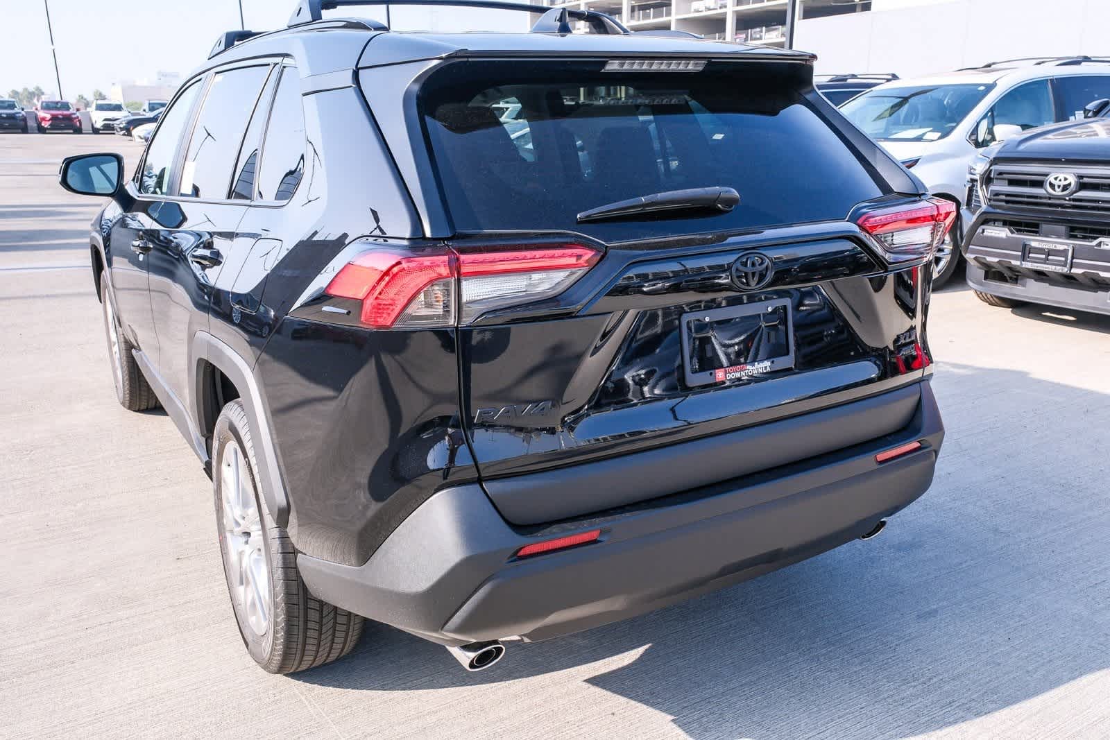 Thumbnail: 2025 Toyota RAV4 - 8