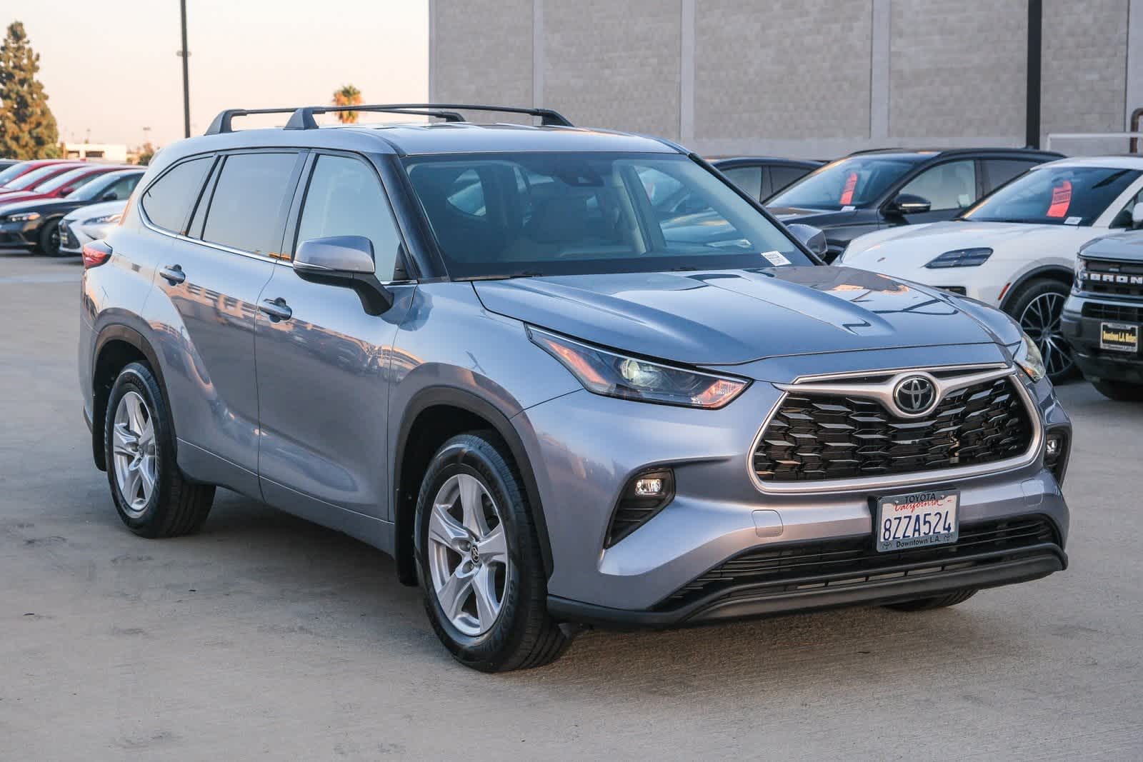 Thumbnail: 2022 Toyota Highlander - 3