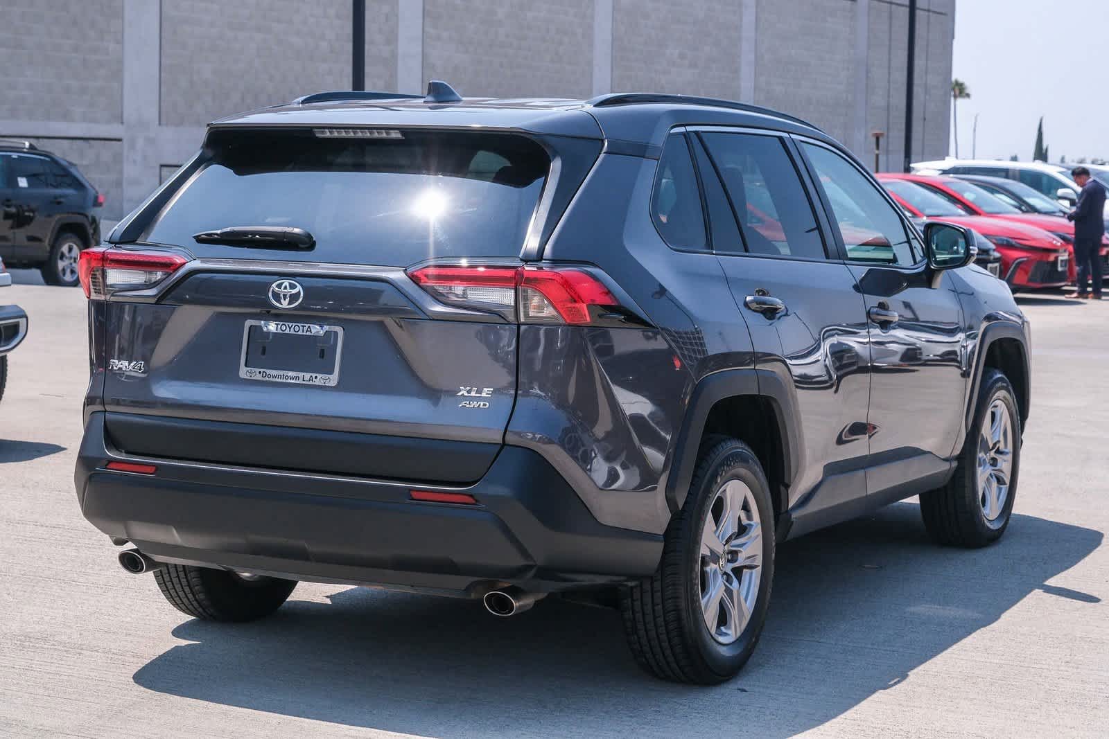 Thumbnail: 2022 Toyota RAV4 - 4