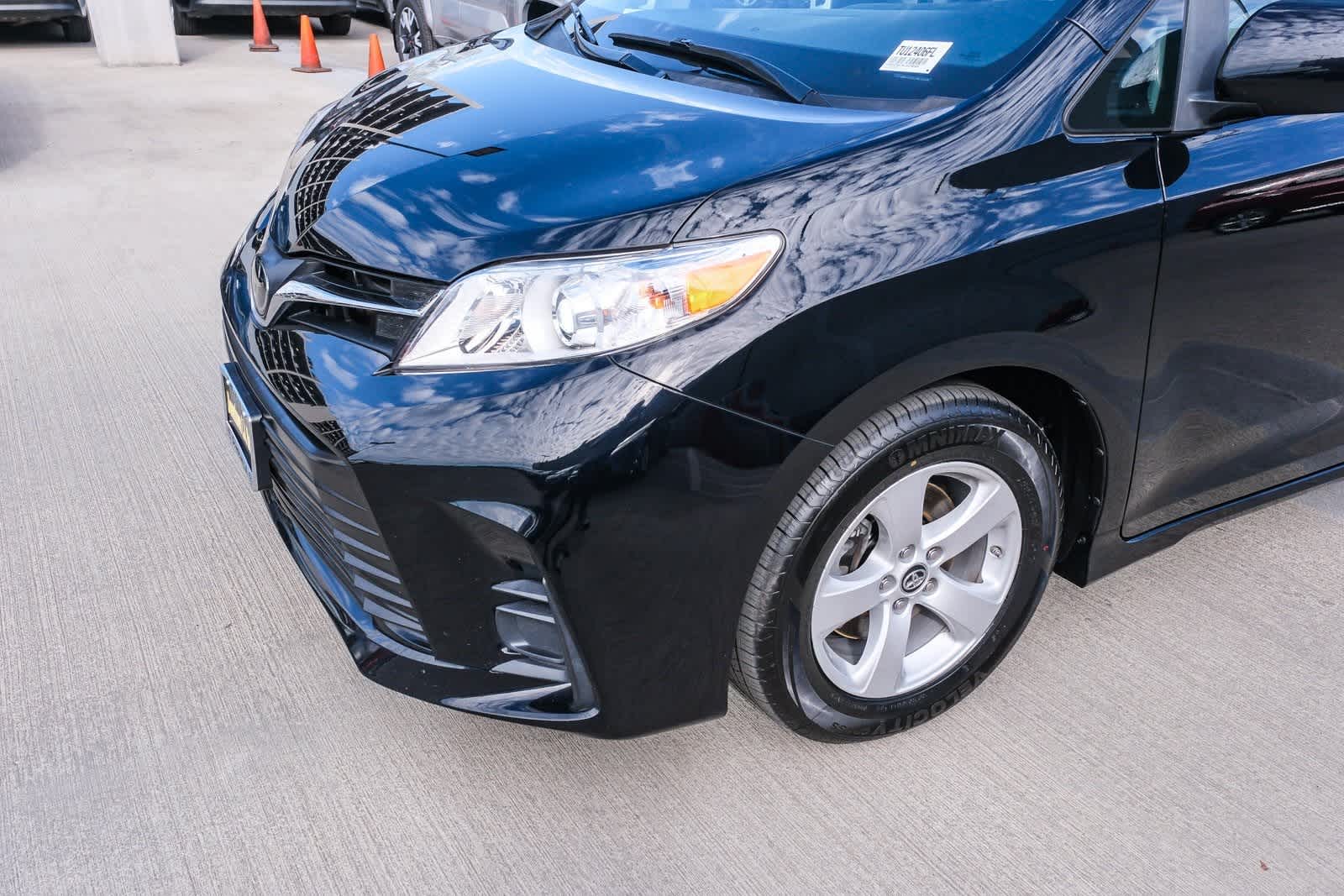 Thumbnail: 2020 Toyota Sienna - 12