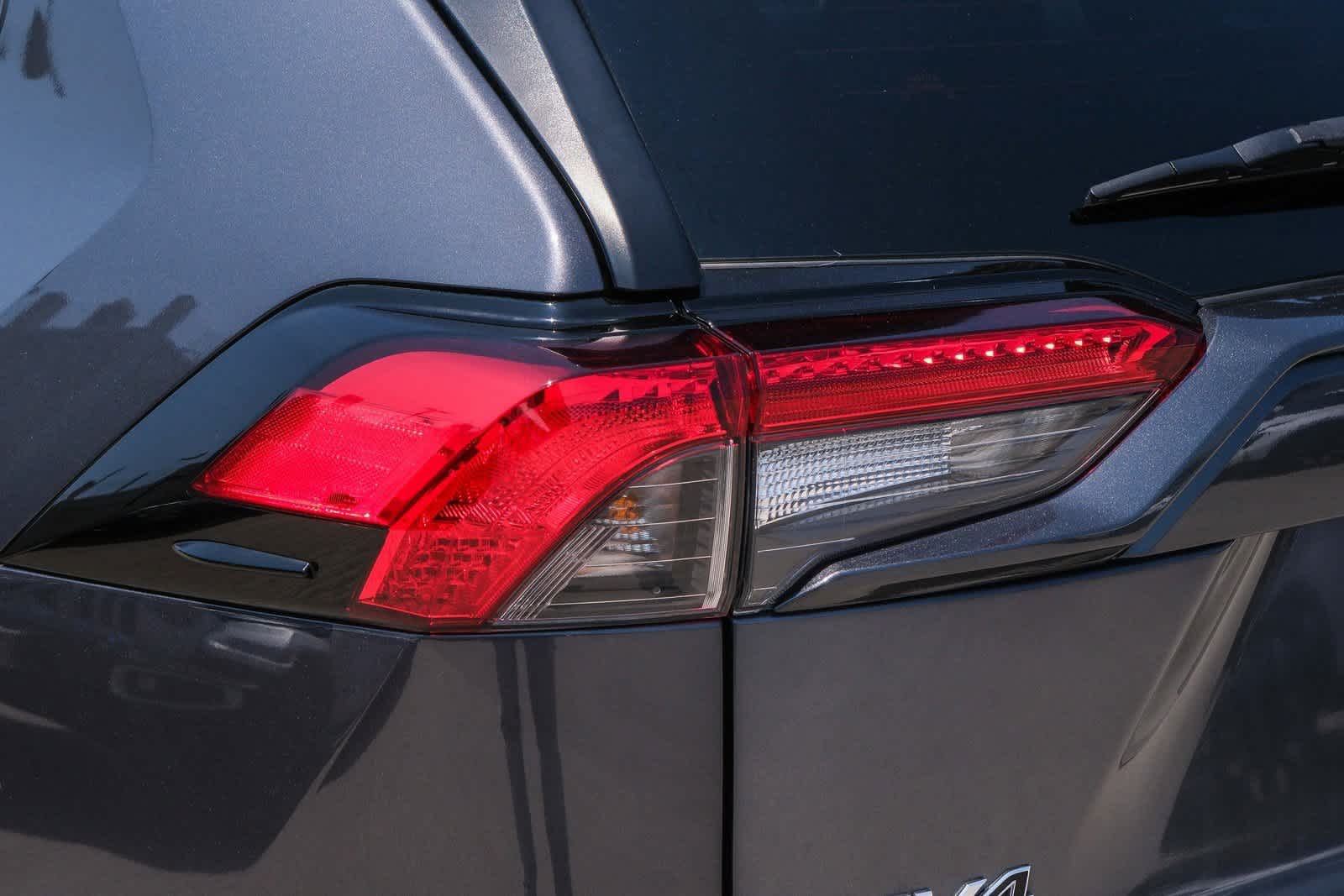 Thumbnail: 2022 Toyota RAV4 - 7