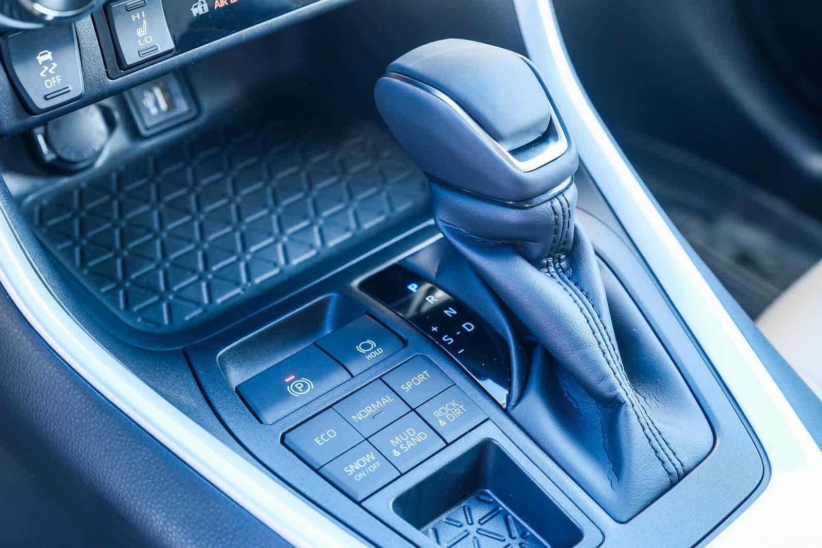 Thumbnail: 2025 Toyota RAV4 - 21