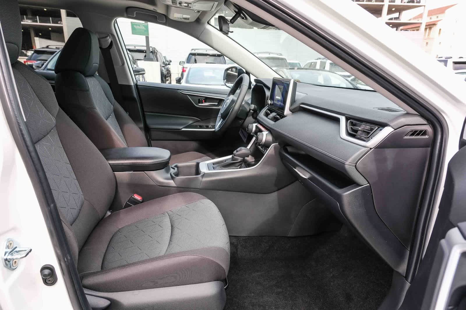 Thumbnail: 2025 Toyota RAV4 - 18