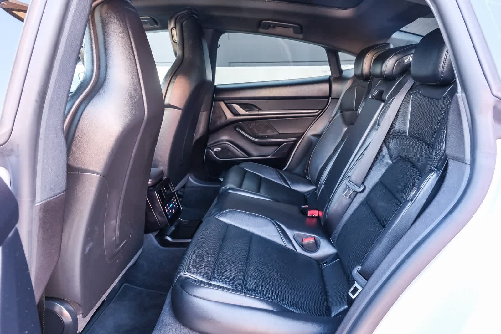 Thumbnail: 2025 Porsche Taycan - 18