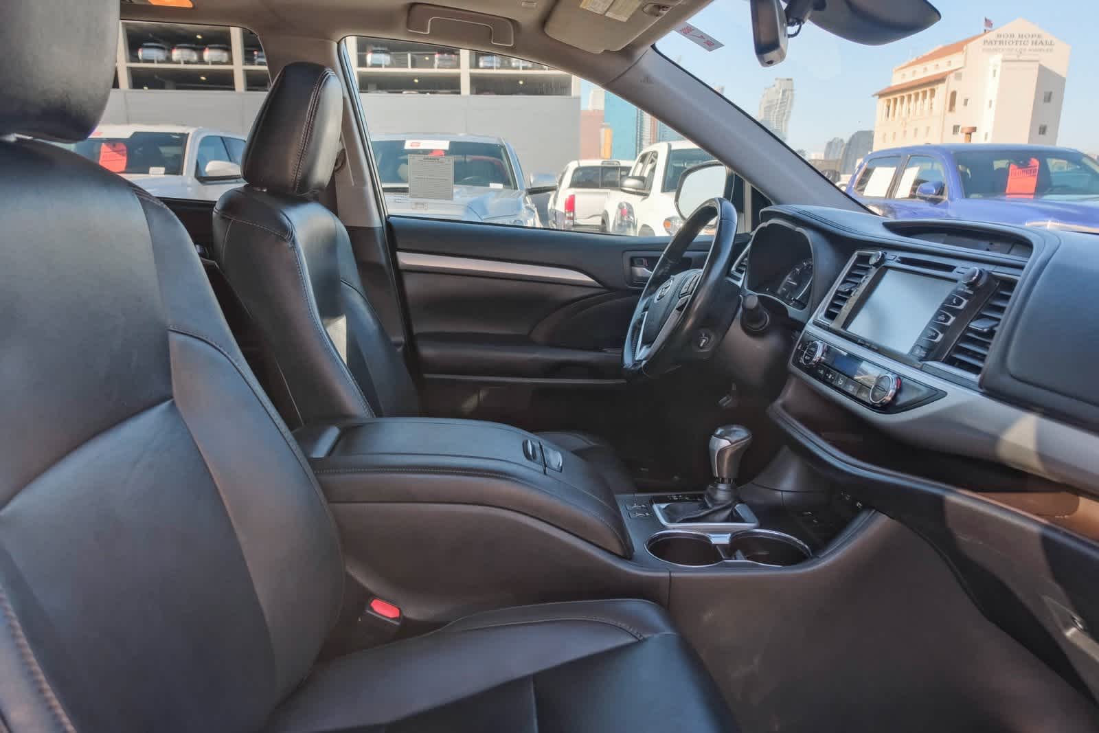 Thumbnail: 2019 Toyota Highlander - 16