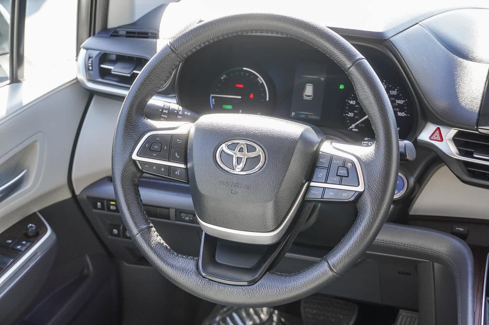 2023 Toyota Sienna XLE 16