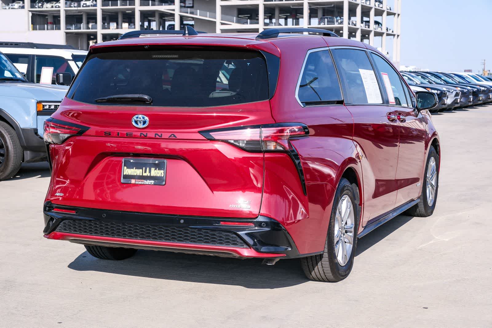 Thumbnail: 2021 Toyota Sienna - 4