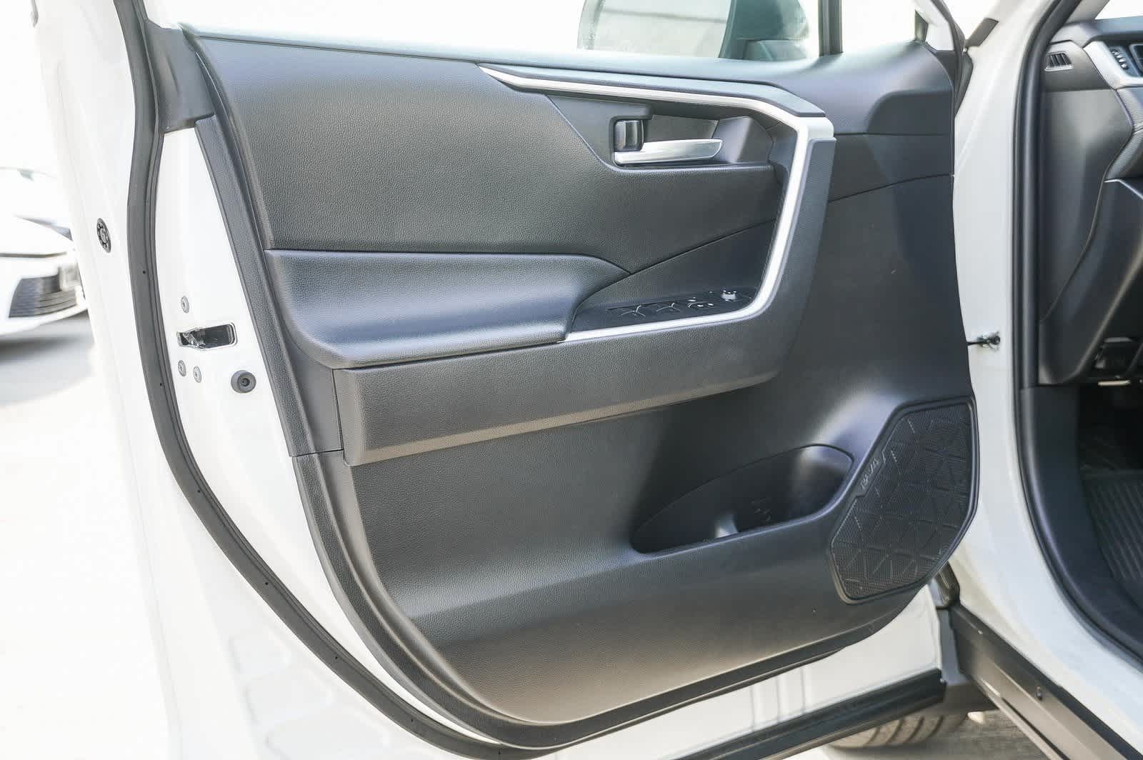 2022 Toyota RAV4 XLE Premium 21