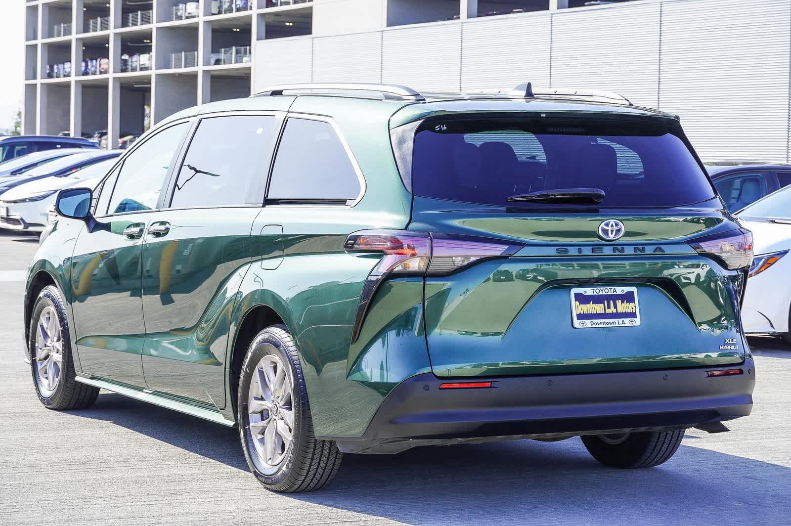 2023 Toyota Sienna XLE 6
