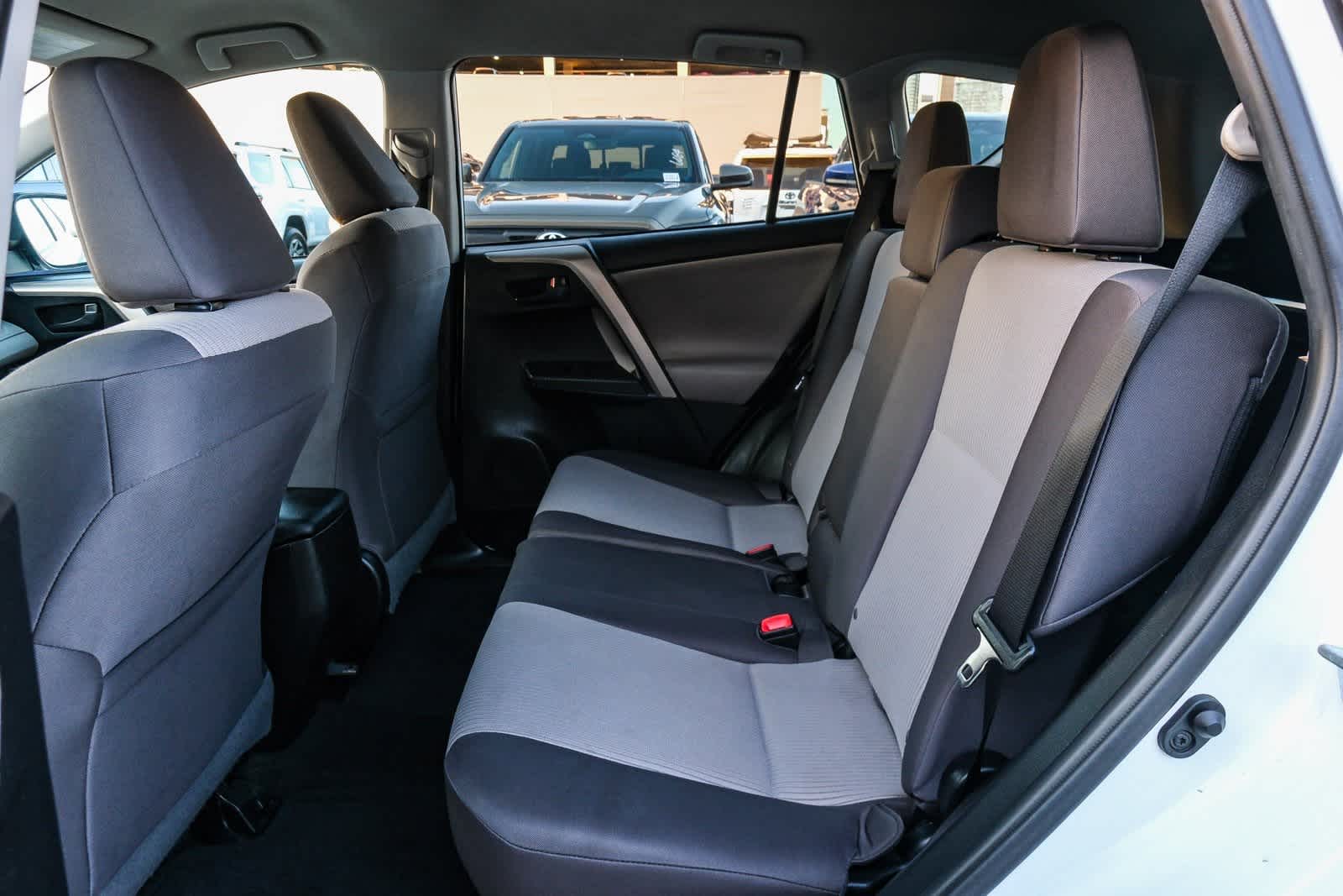 Thumbnail: 2015 Toyota RAV4 - 19
