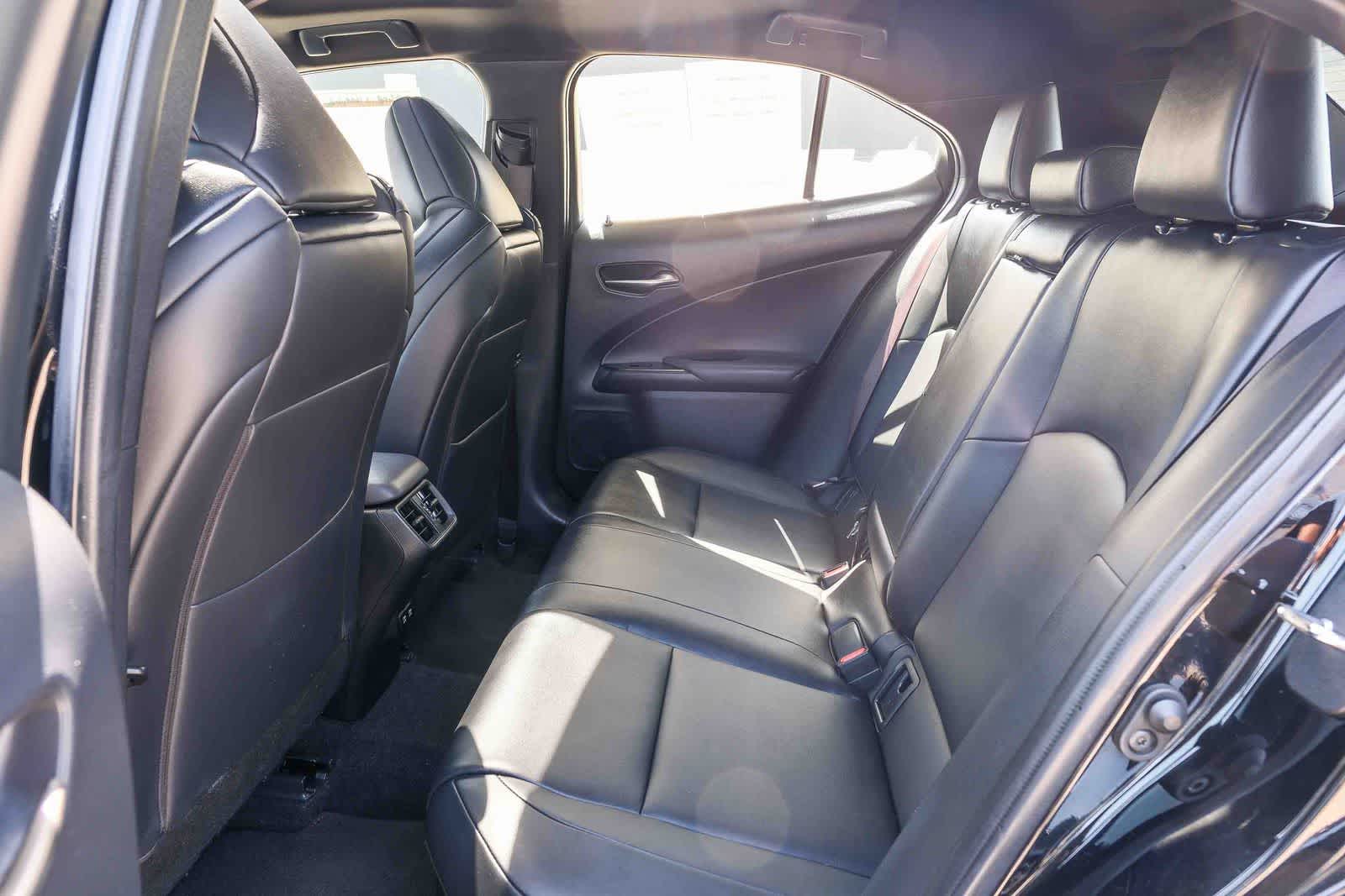 Thumbnail: 2020 Lexus UX - 17