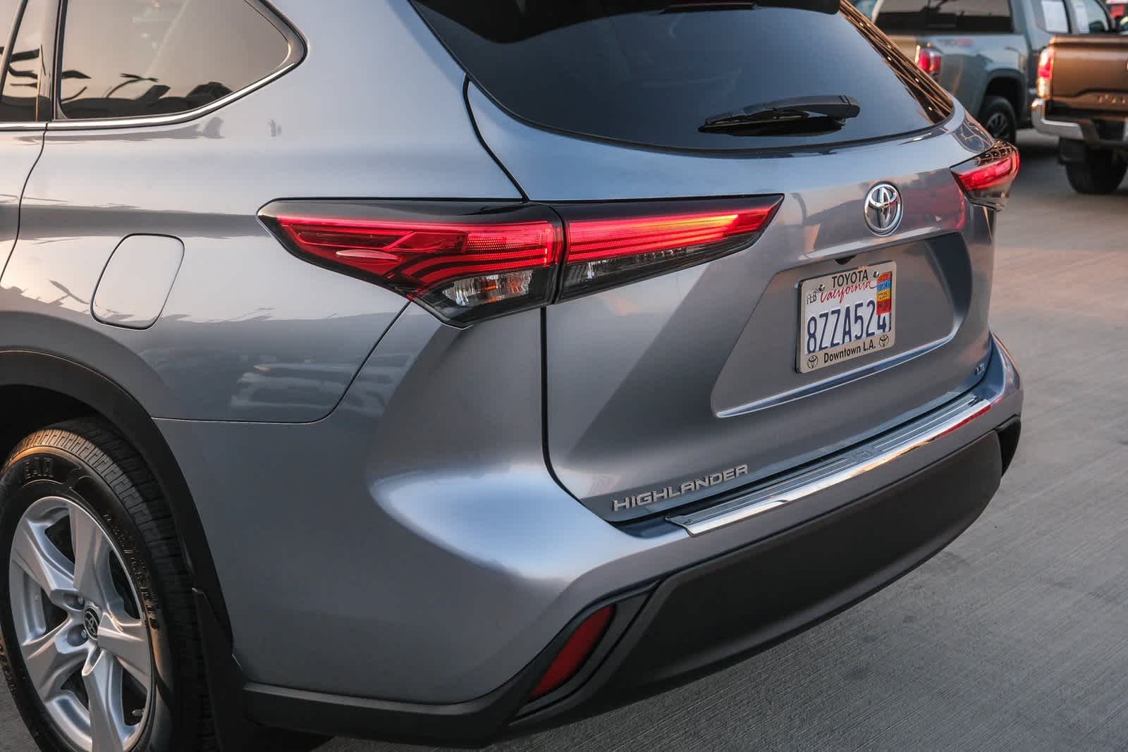 Thumbnail: 2022 Toyota Highlander - 8