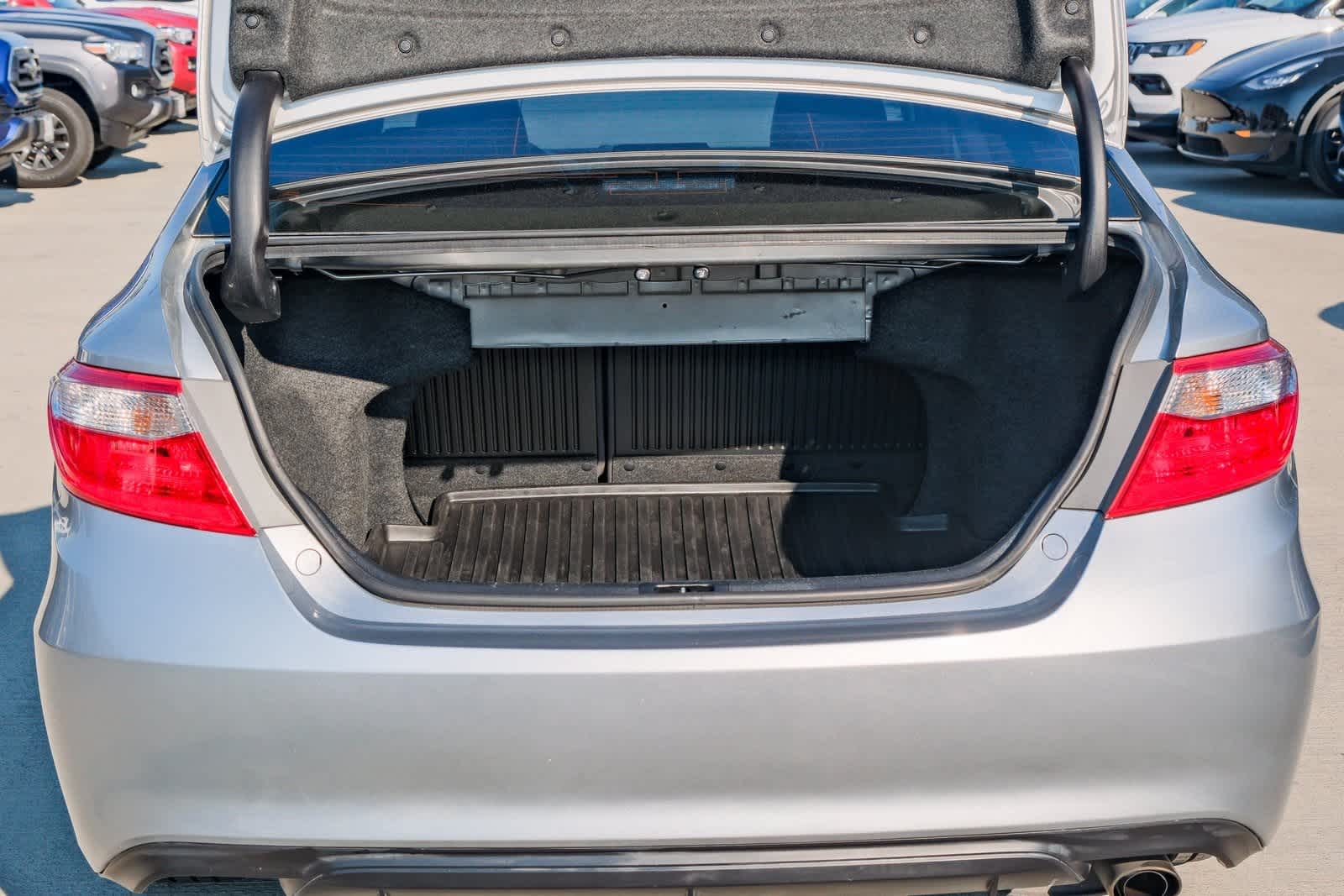 Thumbnail: 2016 Toyota Camry - 27