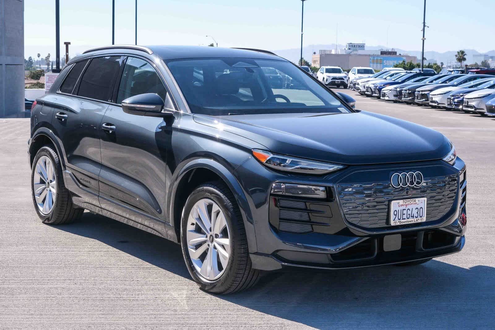 Thumbnail: 2025 Audi Q6 e-tron - 3