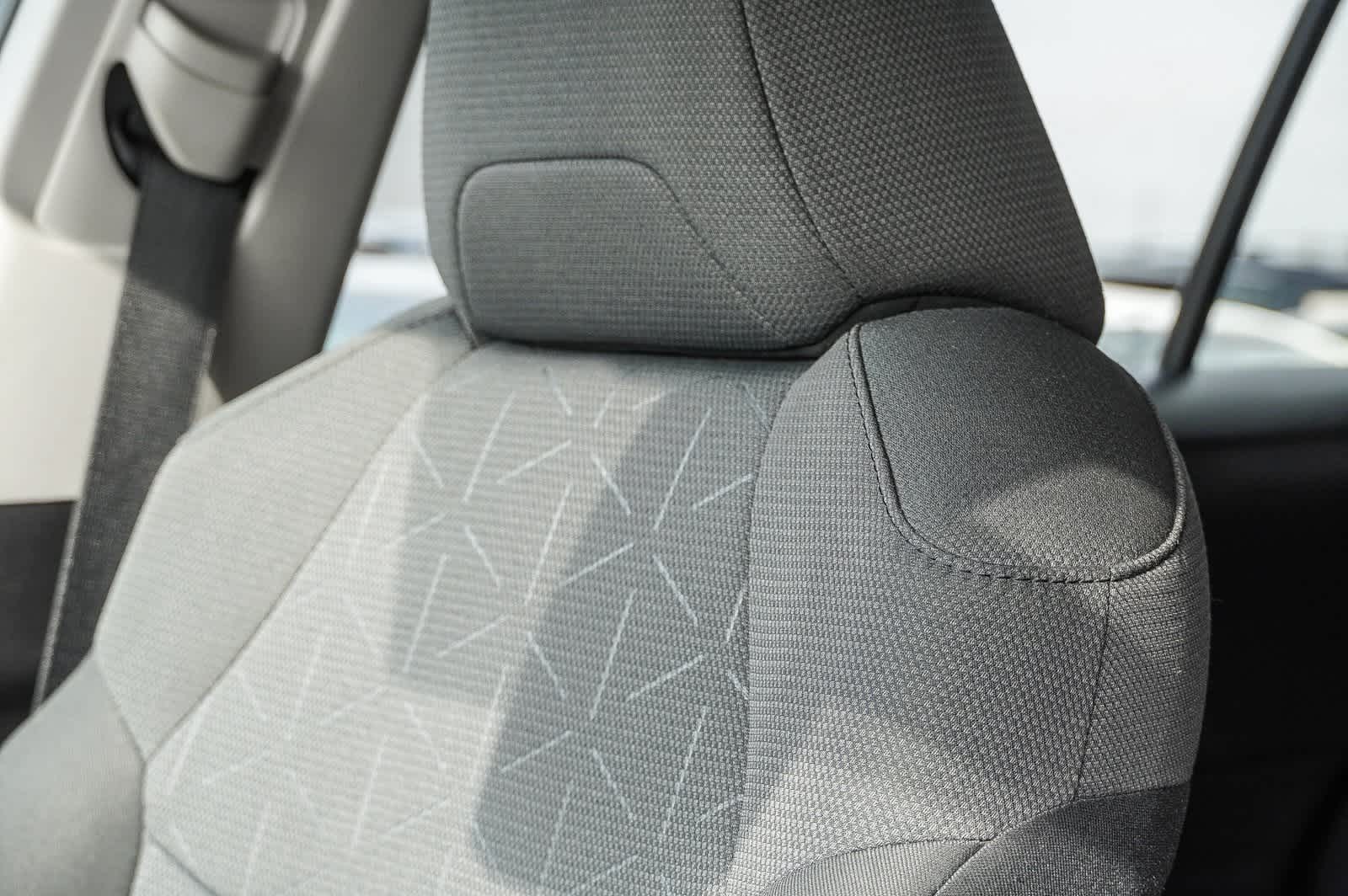 2022 Toyota RAV4 XLE 22