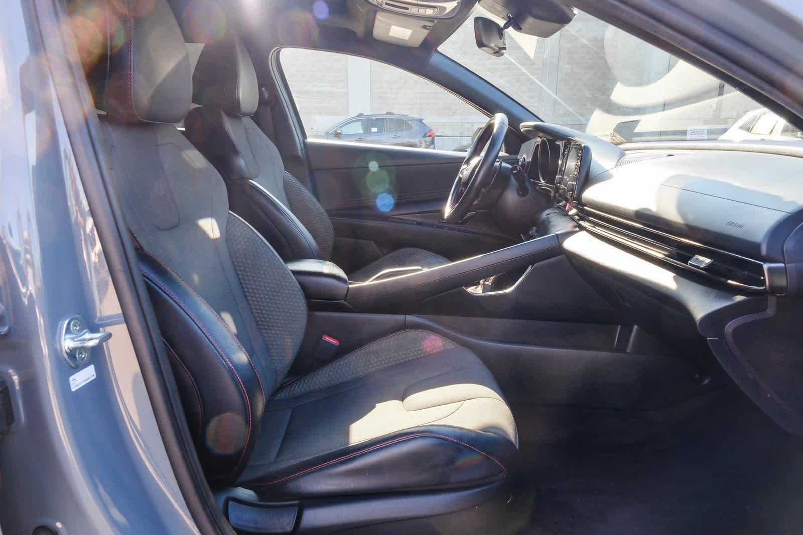 Thumbnail: 2022 Hyundai Elantra - 18