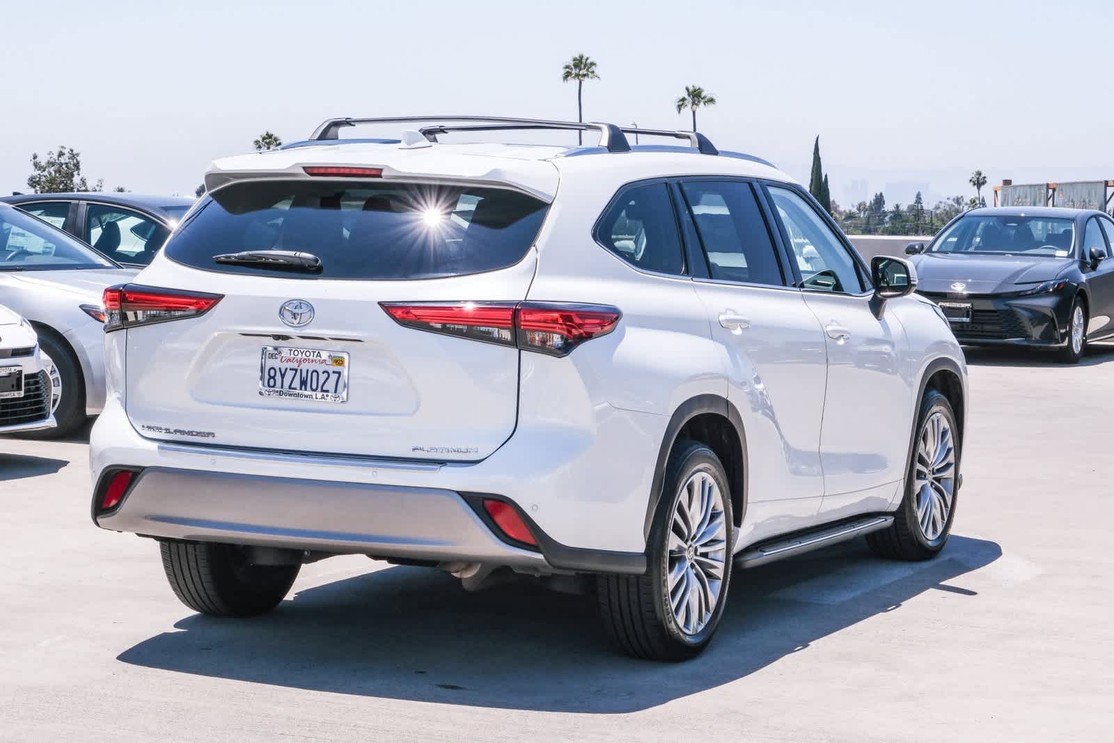 Thumbnail: 2022 Toyota Highlander - 5