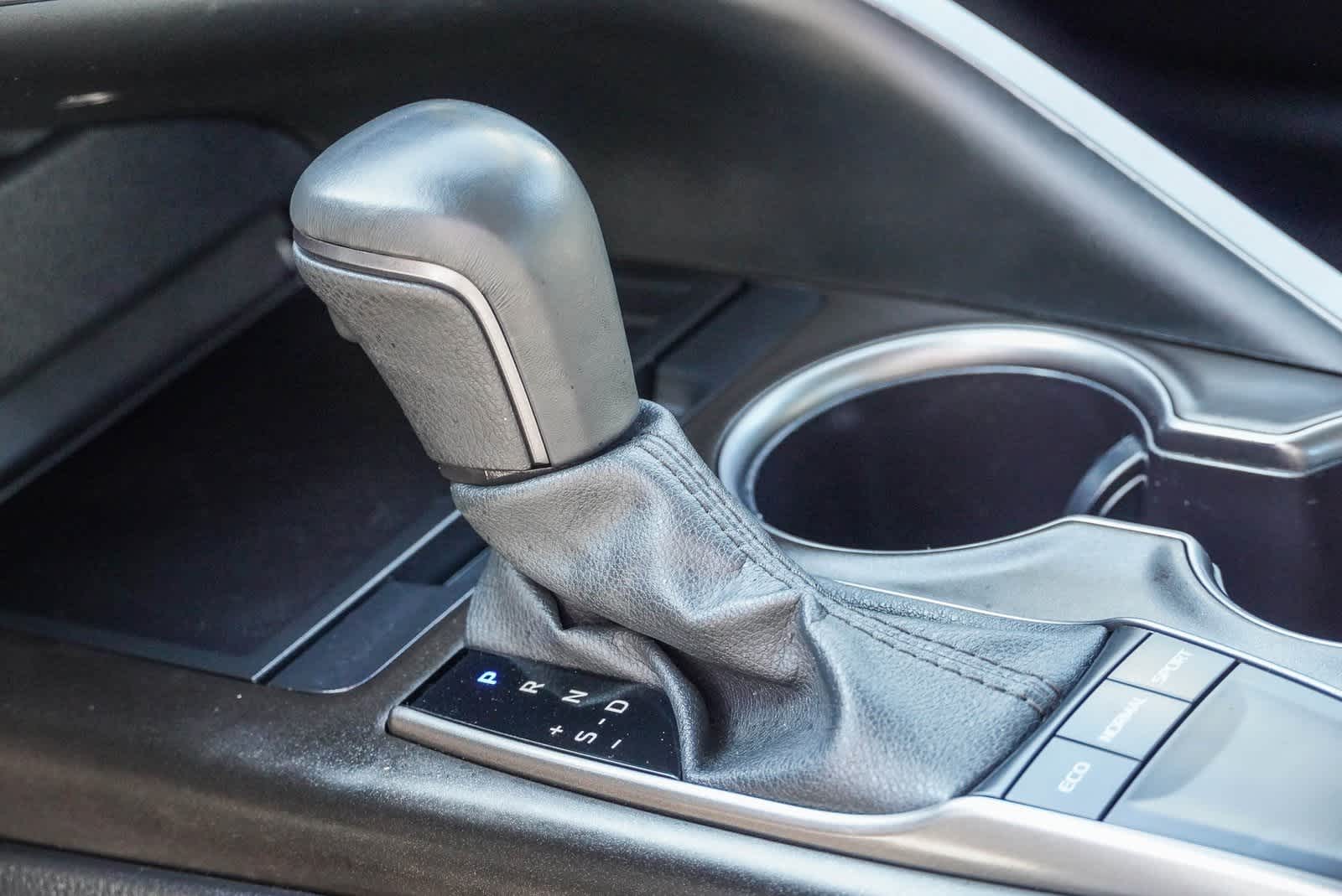 2024 Toyota Camry SE 23