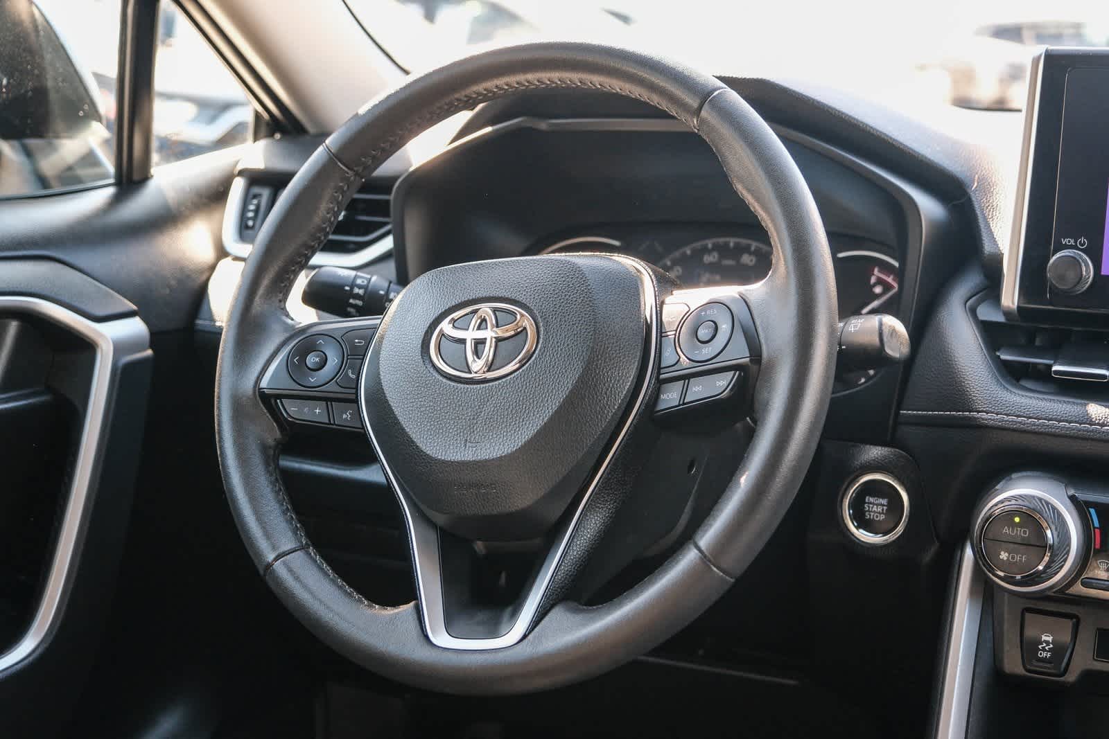 Thumbnail: 2023 Toyota RAV4 - 17