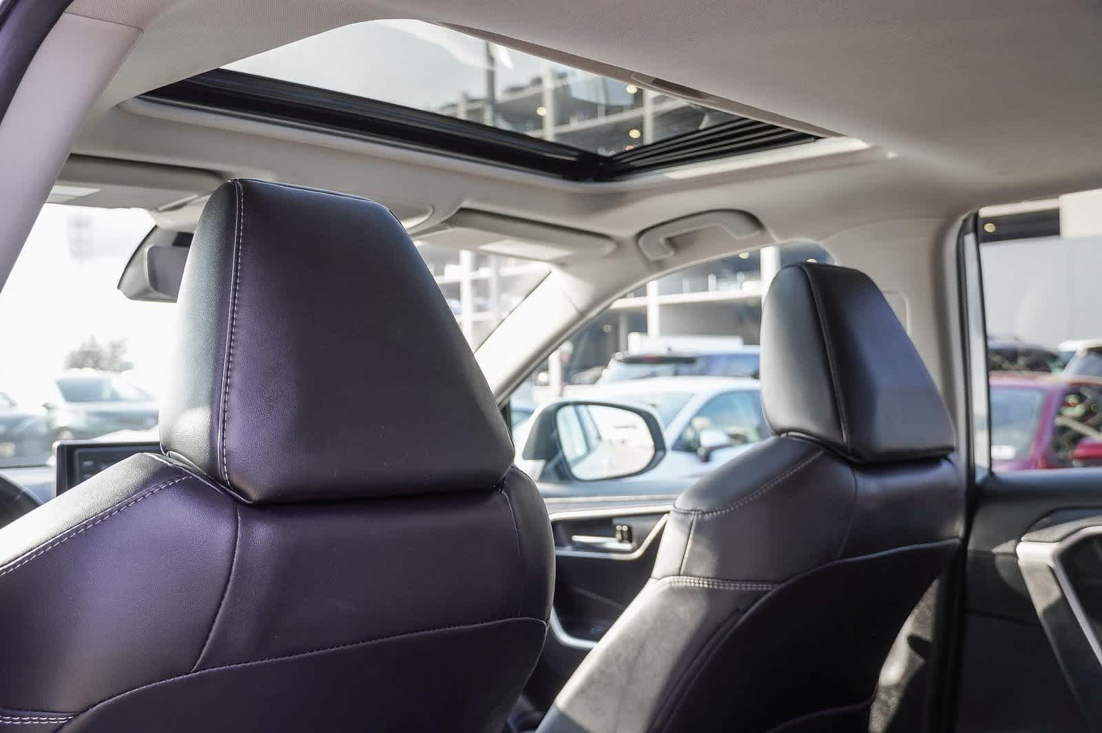 2022 Toyota RAV4 XLE Premium 18