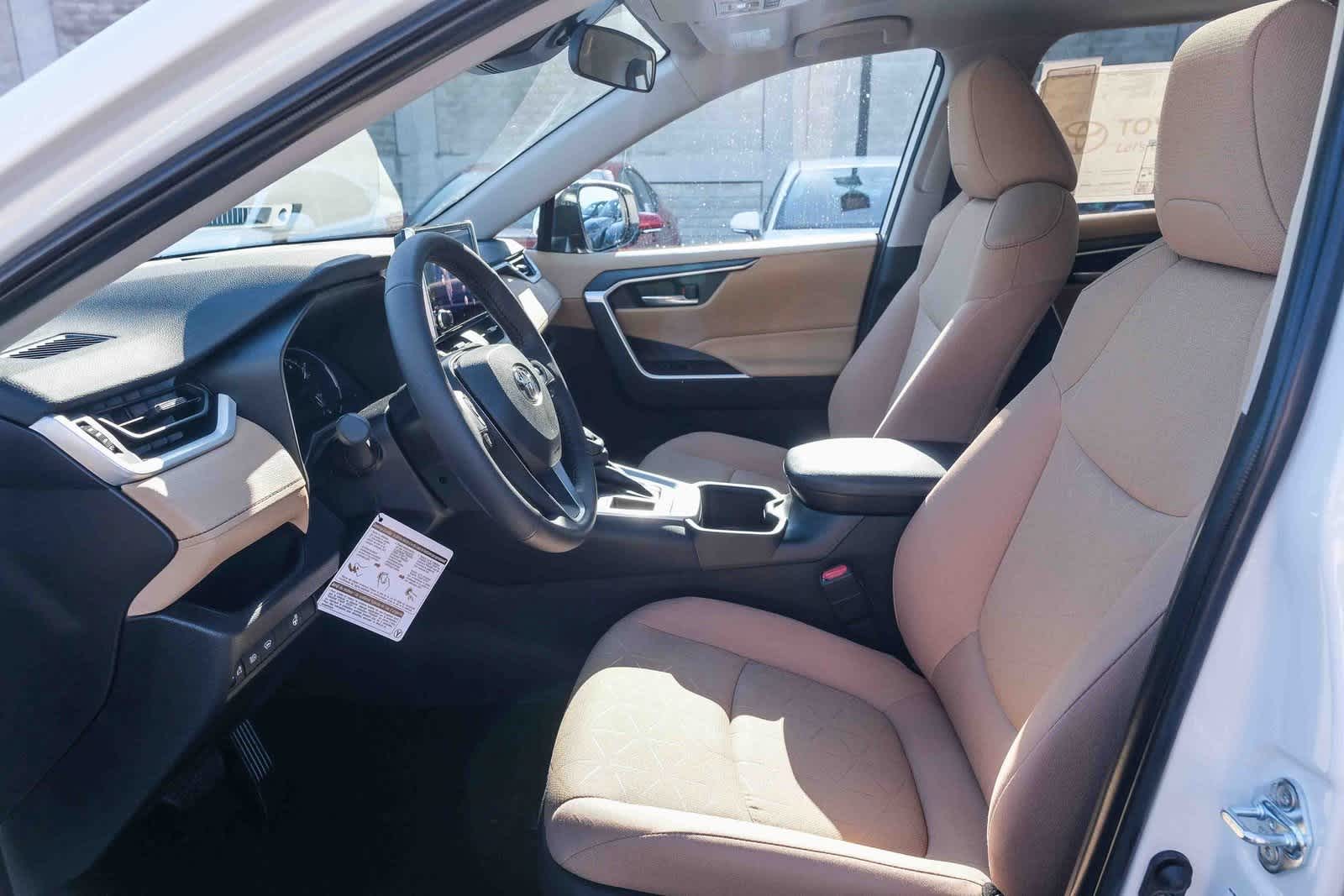 Thumbnail: 2025 Toyota RAV4 - 19