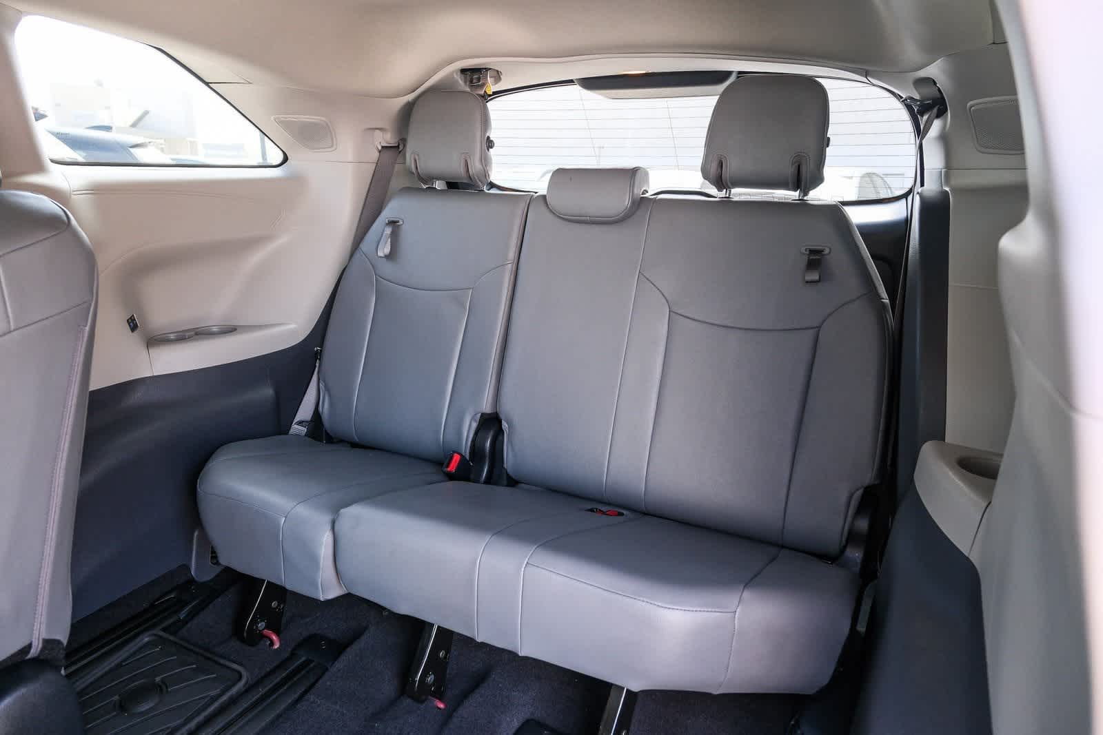 Thumbnail: 2024 Toyota Sienna - 27