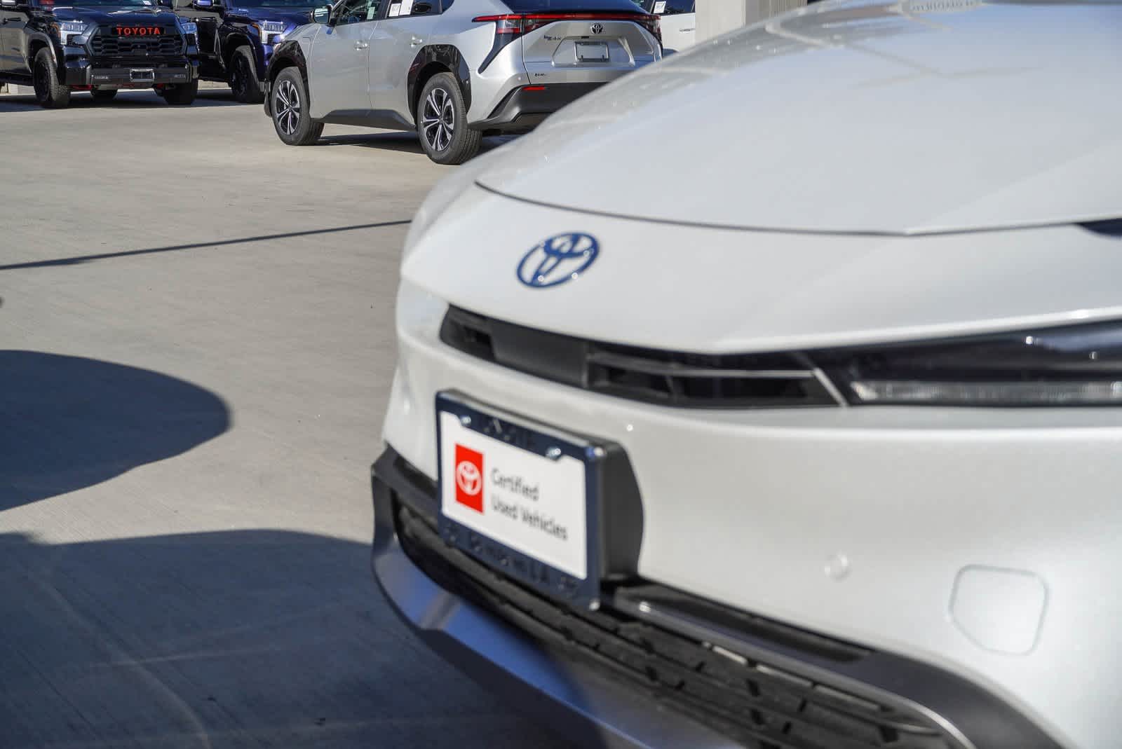 Thumbnail: 2024 Toyota Prius Prime - 12