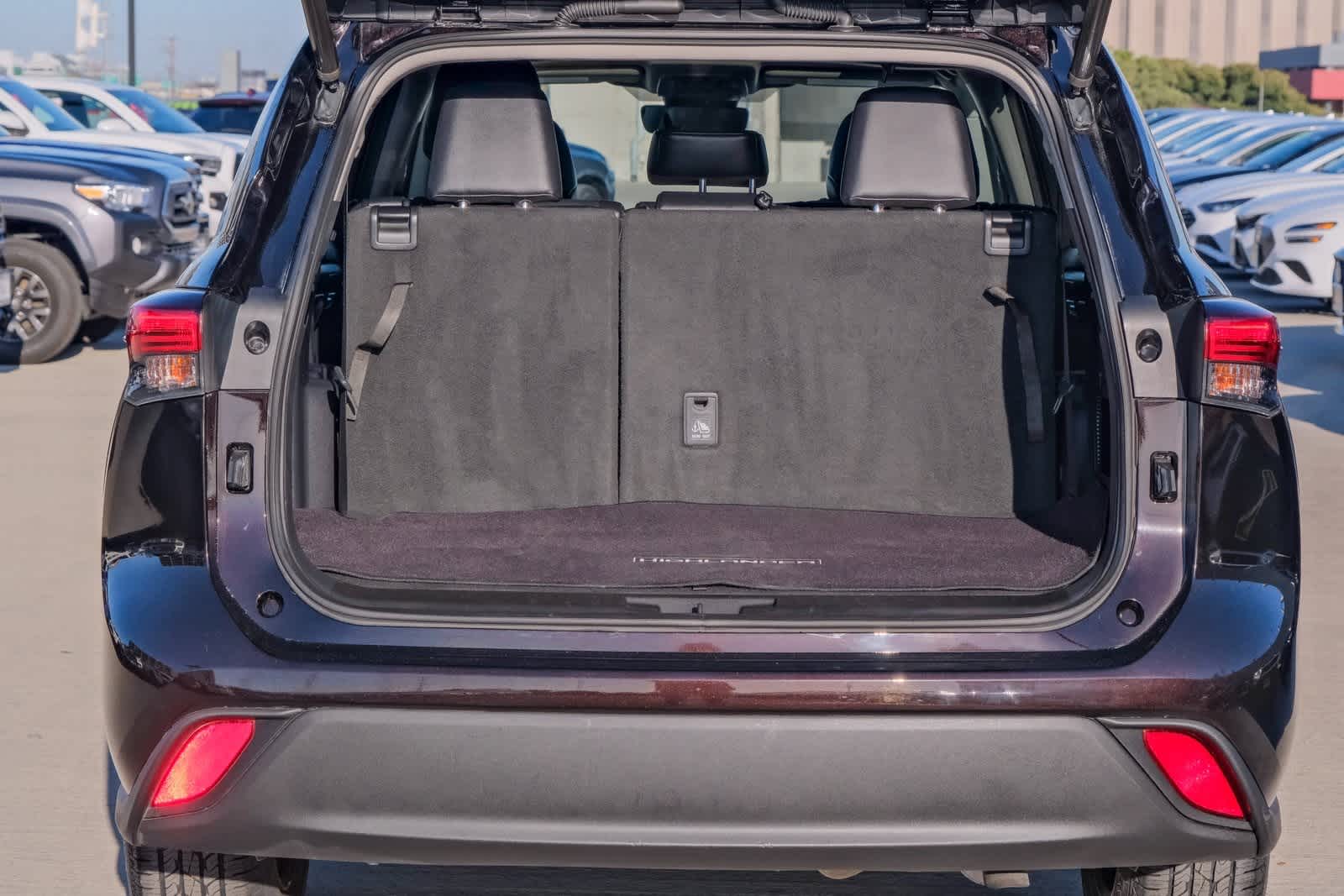 Thumbnail: 2021 Toyota Highlander - 25