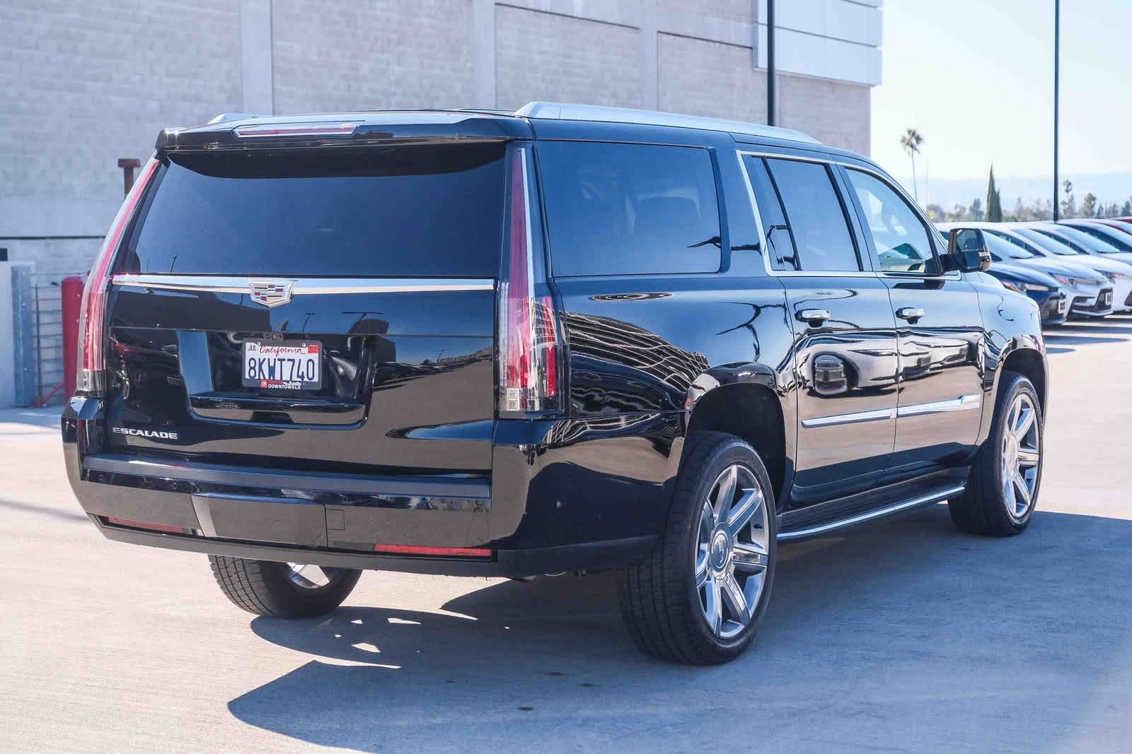 Thumbnail: 2019 Cadillac Escalade - 4
