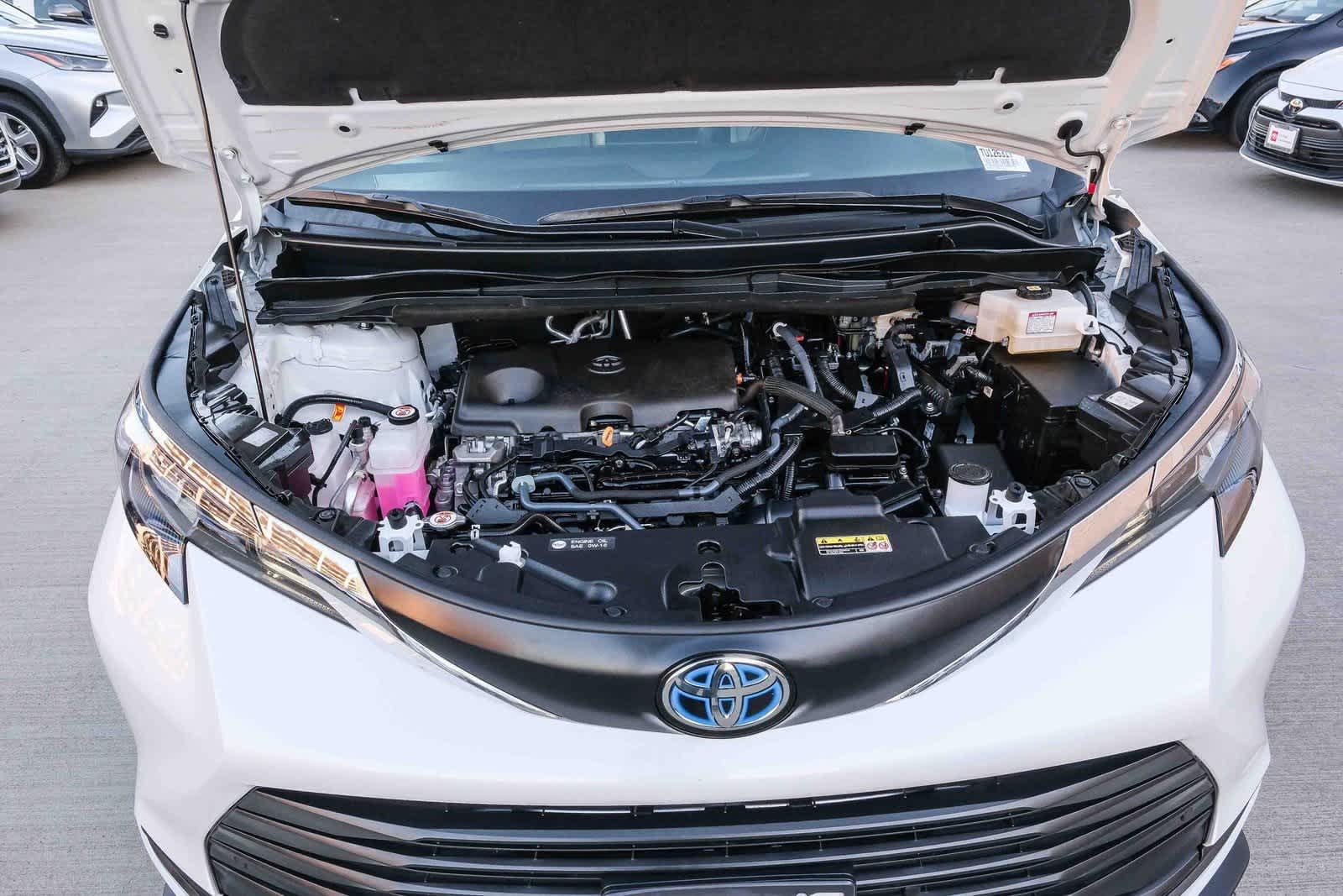 Thumbnail: 2025 Toyota Sienna - 29