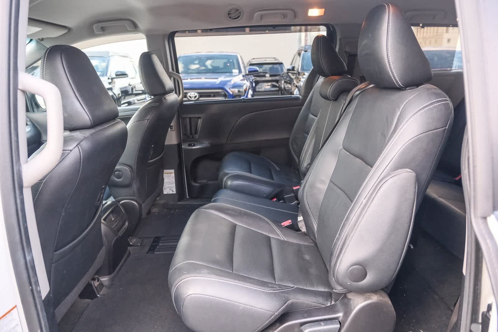 Thumbnail: 2015 Toyota Sienna - 19