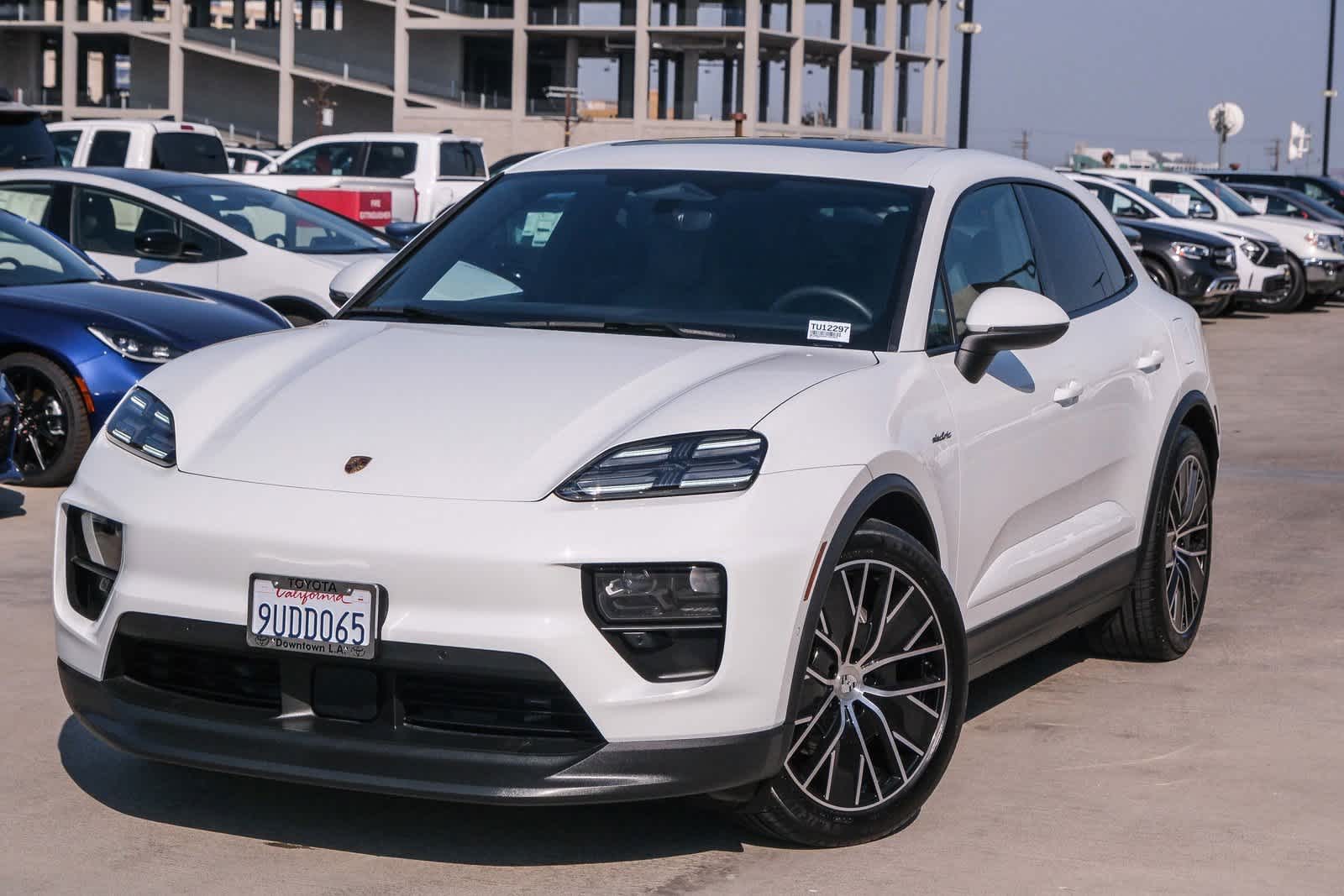 Thumbnail: 2024 Porsche Macan - 1